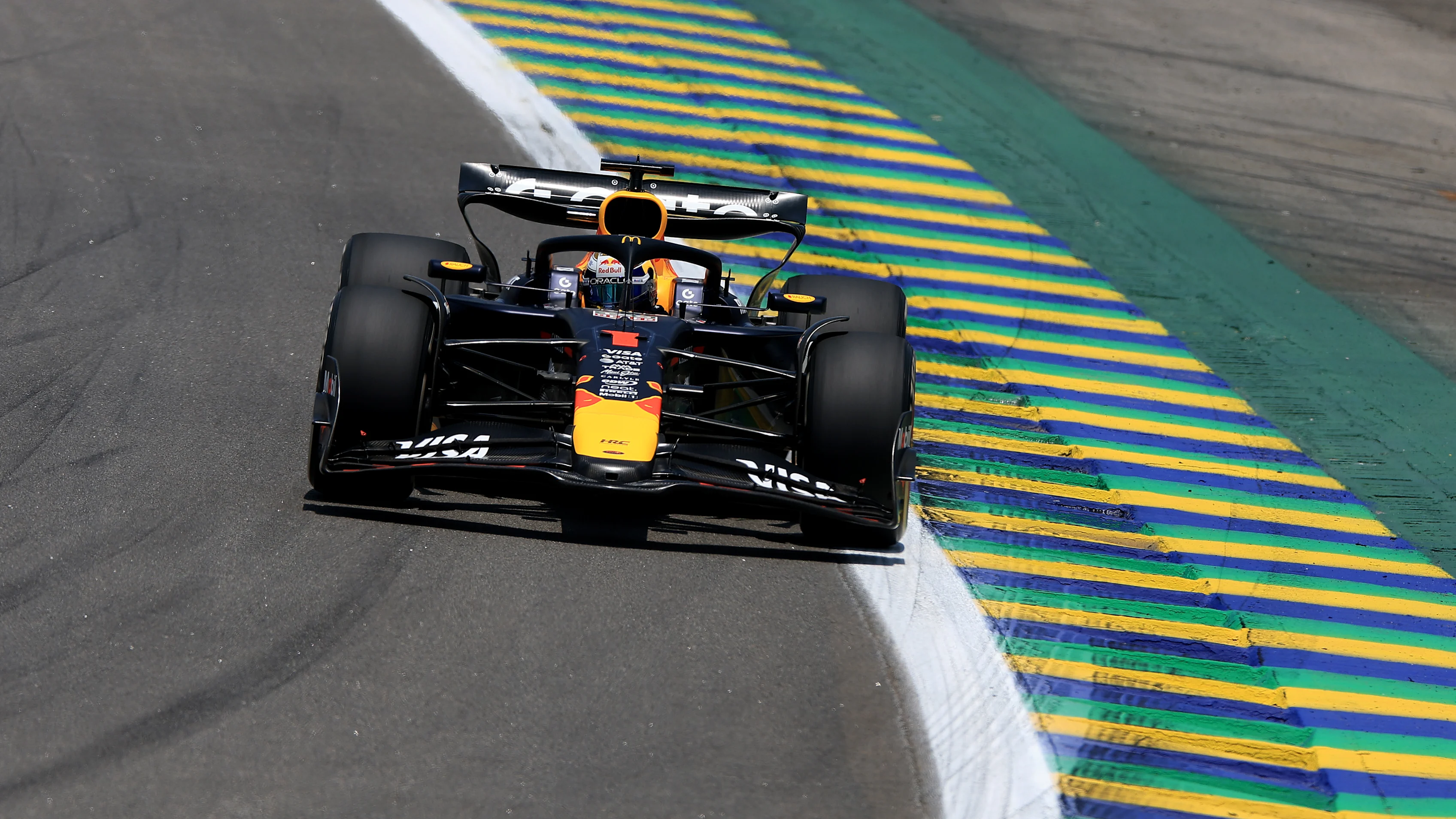 SAO PAULO, BRAZIL - NOVEMBER 07: Fans of Lando Norris of Great Britain and McLaren at the stage