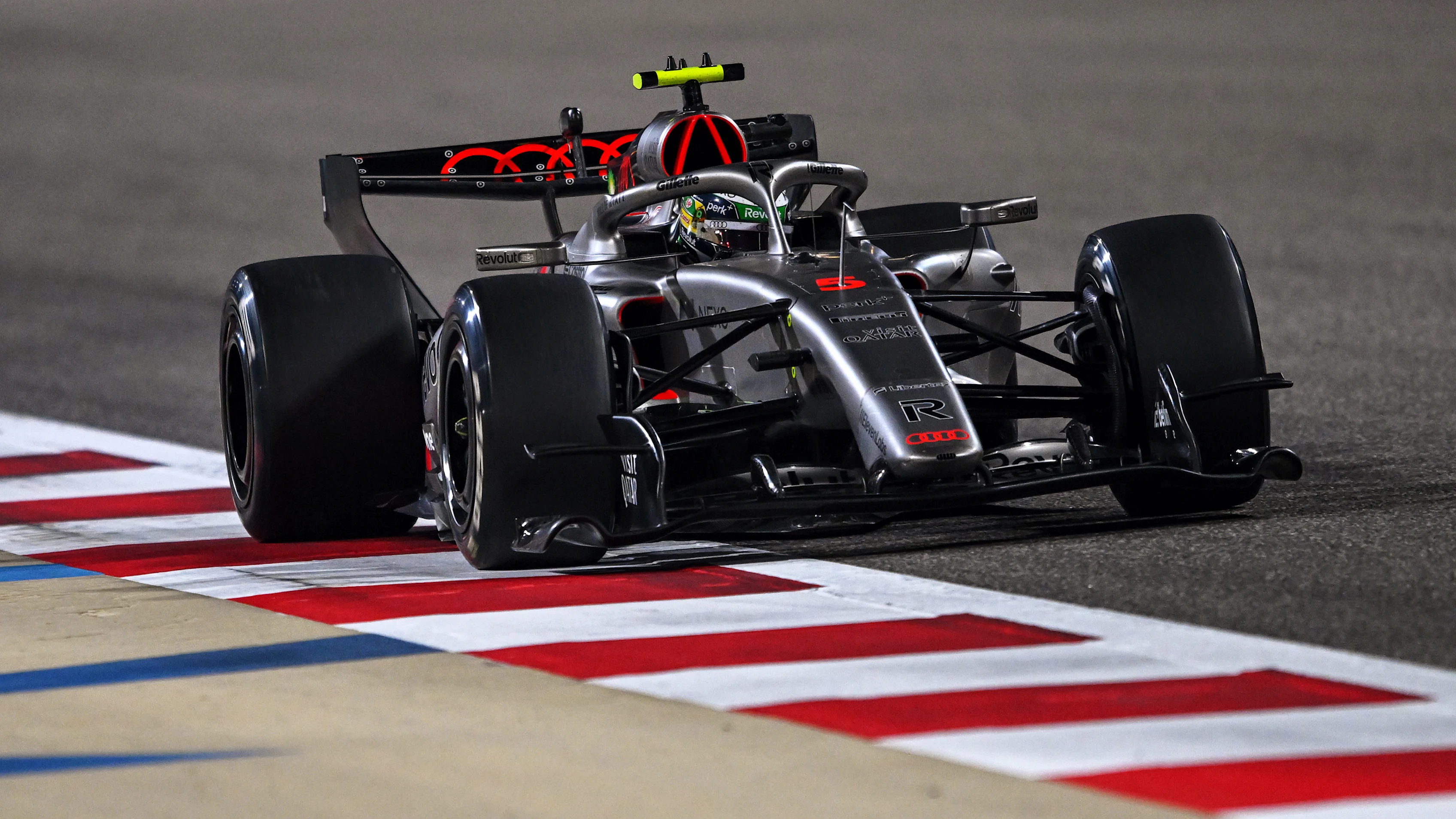 BAHRAIN, BAHRAIN - FEBRUARY 18: Gabriel Bortoleto of Brazil driving the (5) Audi F1 Team R26 on