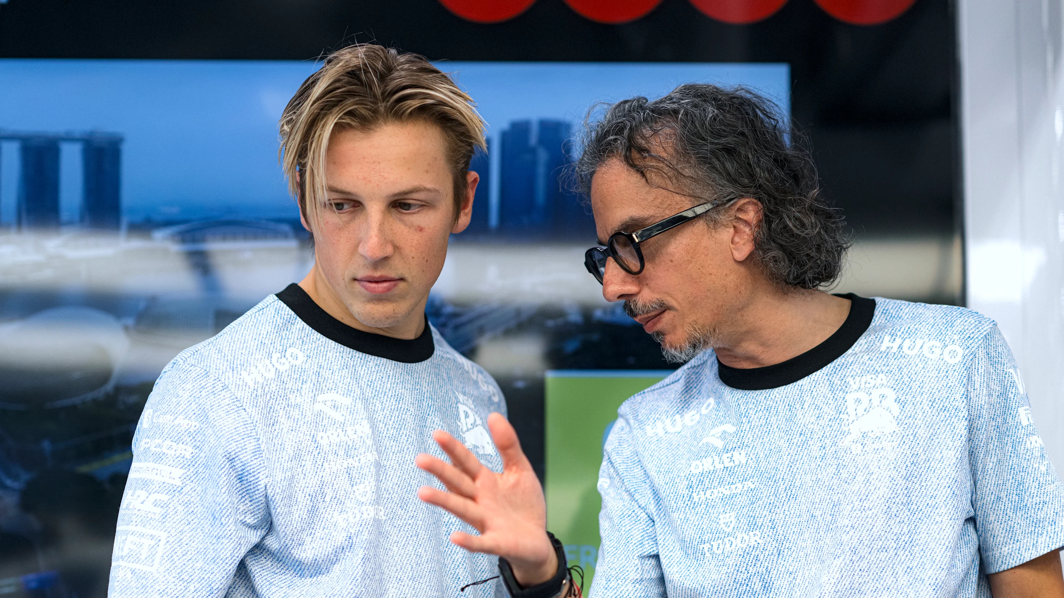 SINGAPORE, SINGAPORE - SEPTEMBER 20: Liam Lawson of New Zealand and Visa Cash App RB and Laurent