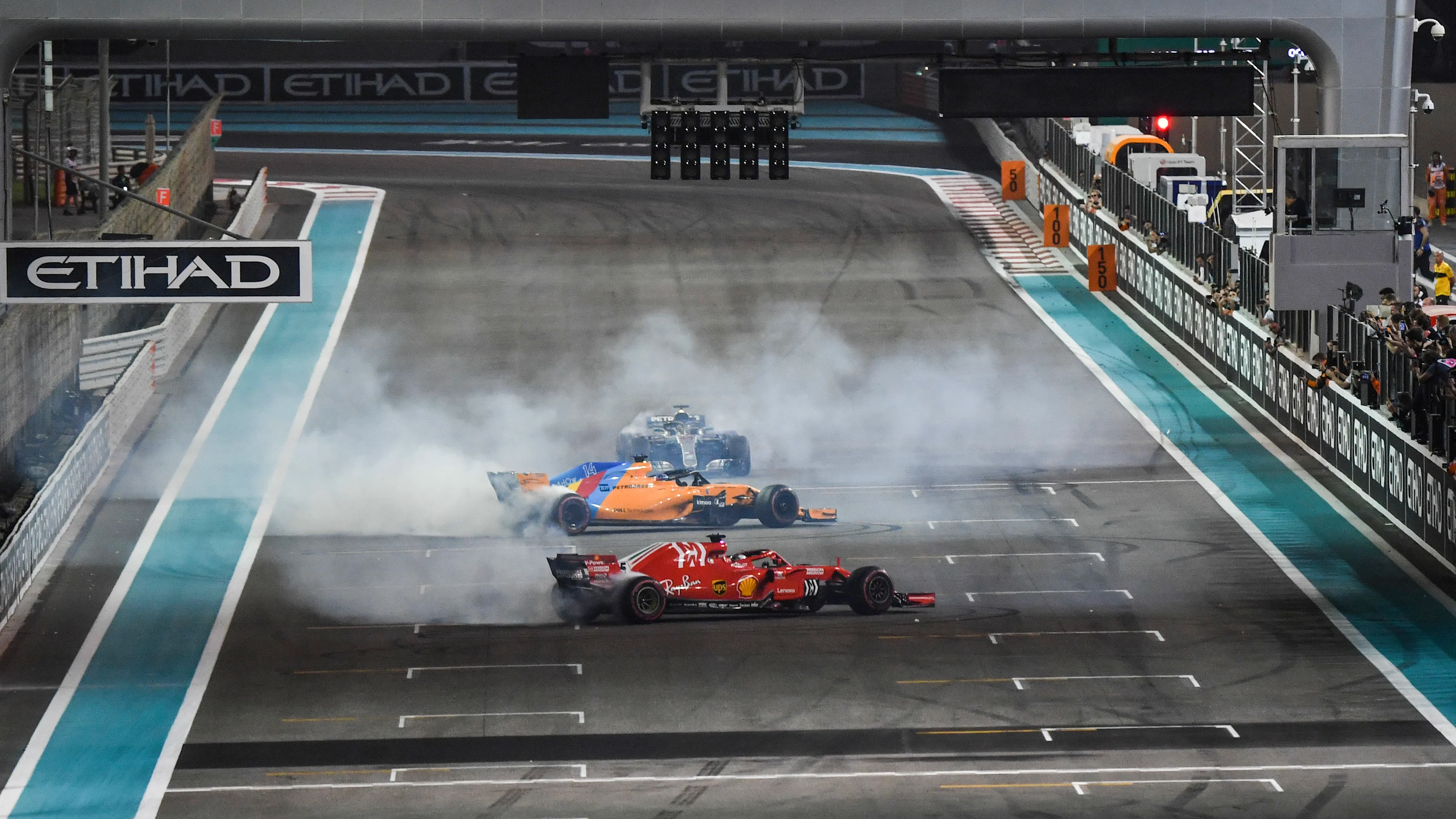 YAS MARINA CIRCUIT, UNITED ARAB EMIRATES - NOVEMBER 25: Lewis Hamilton, Mercedes-AMG F1 W09 EQ
