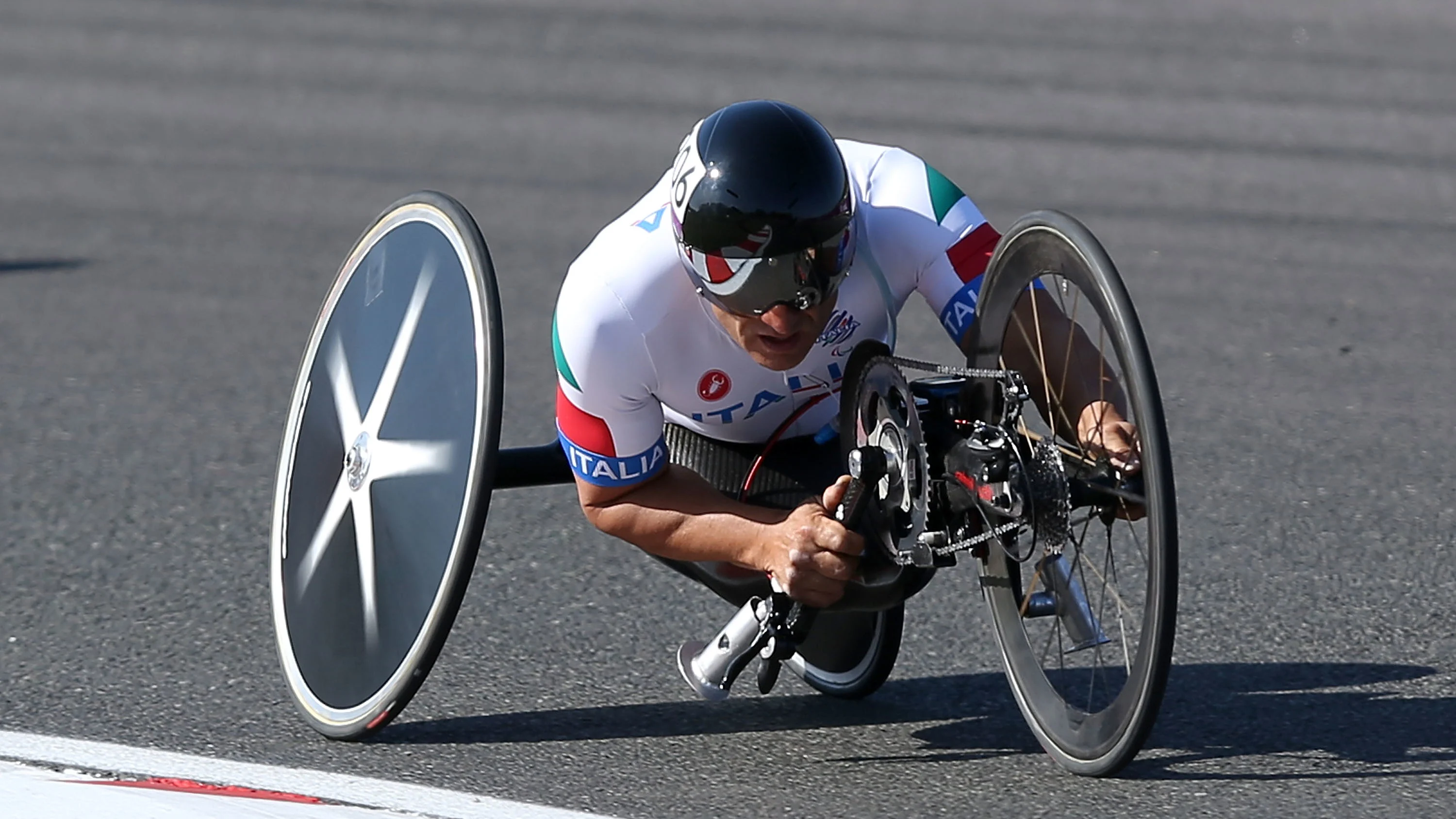 LONGFIELD, ENGLAND - SEPTEMBER 05:  Alessandro Zanardi of Italy competes in the Men's Individual H4