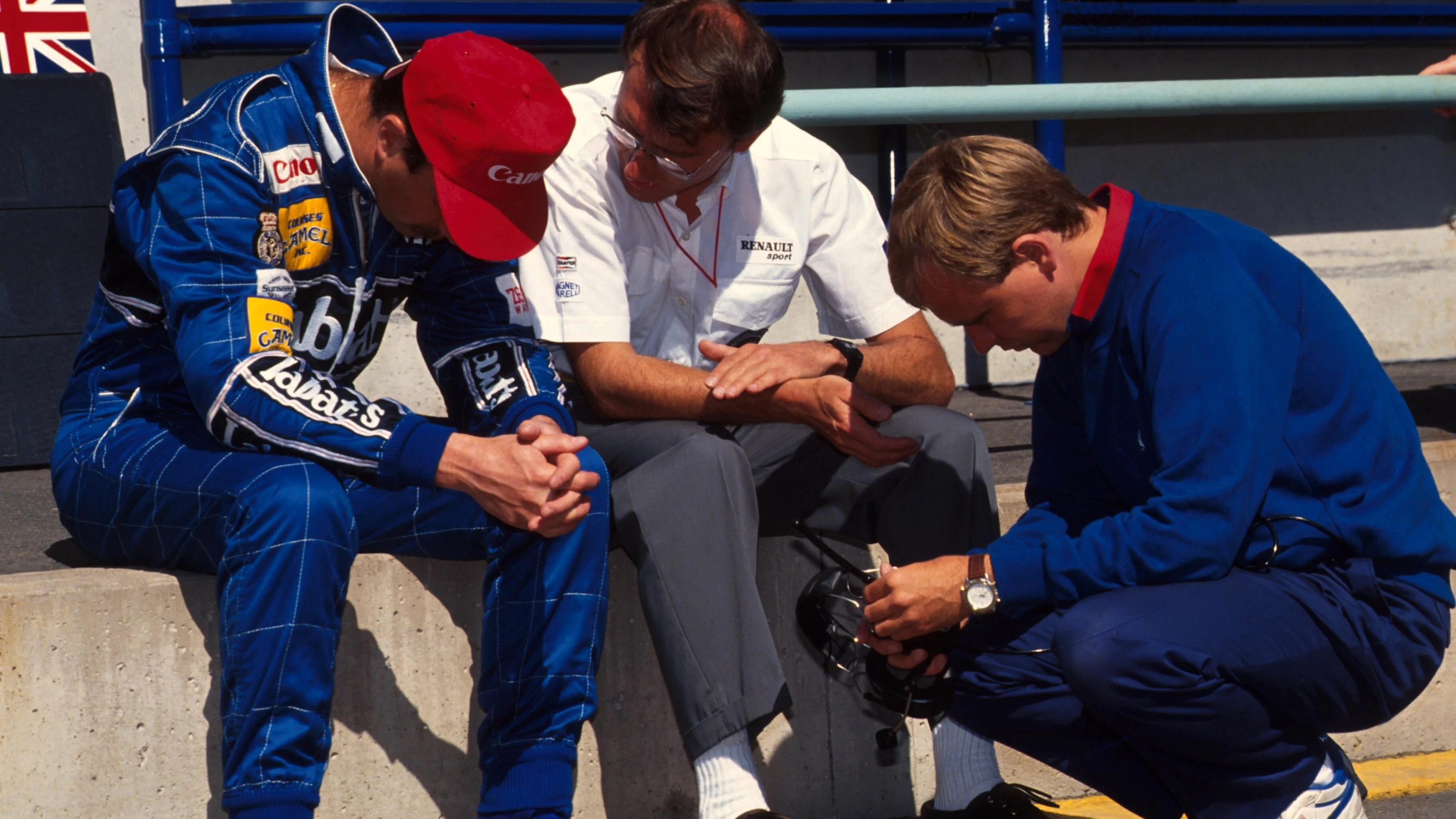 Nigel Mansell (GBR), Williams, shows his feelings after retiring on the last lap whilst leading,