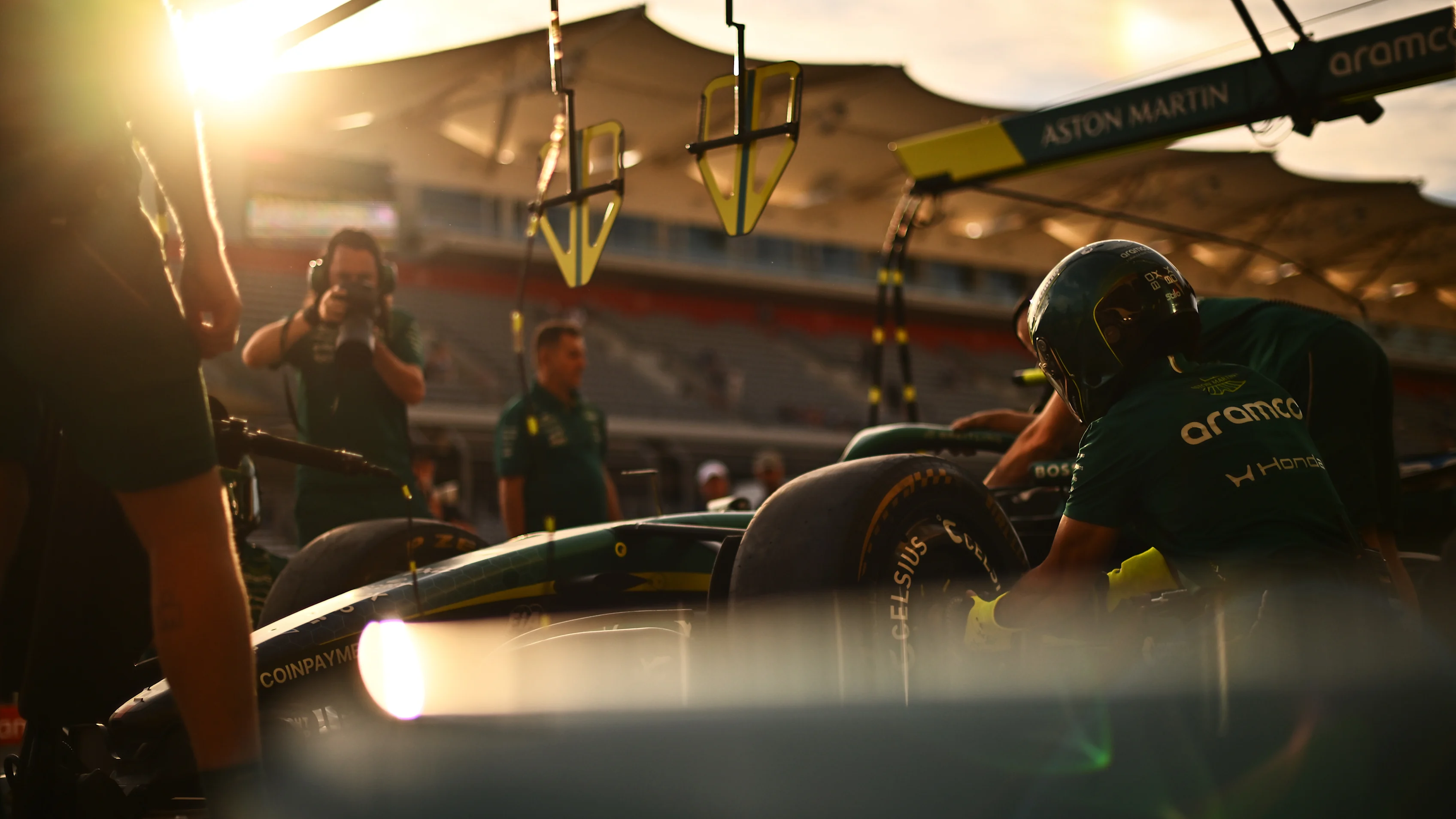AUSTIN, TEXAS - OCTOBER 22: Aston Martin F1 Team pitstop practice during previews ahead of the F1