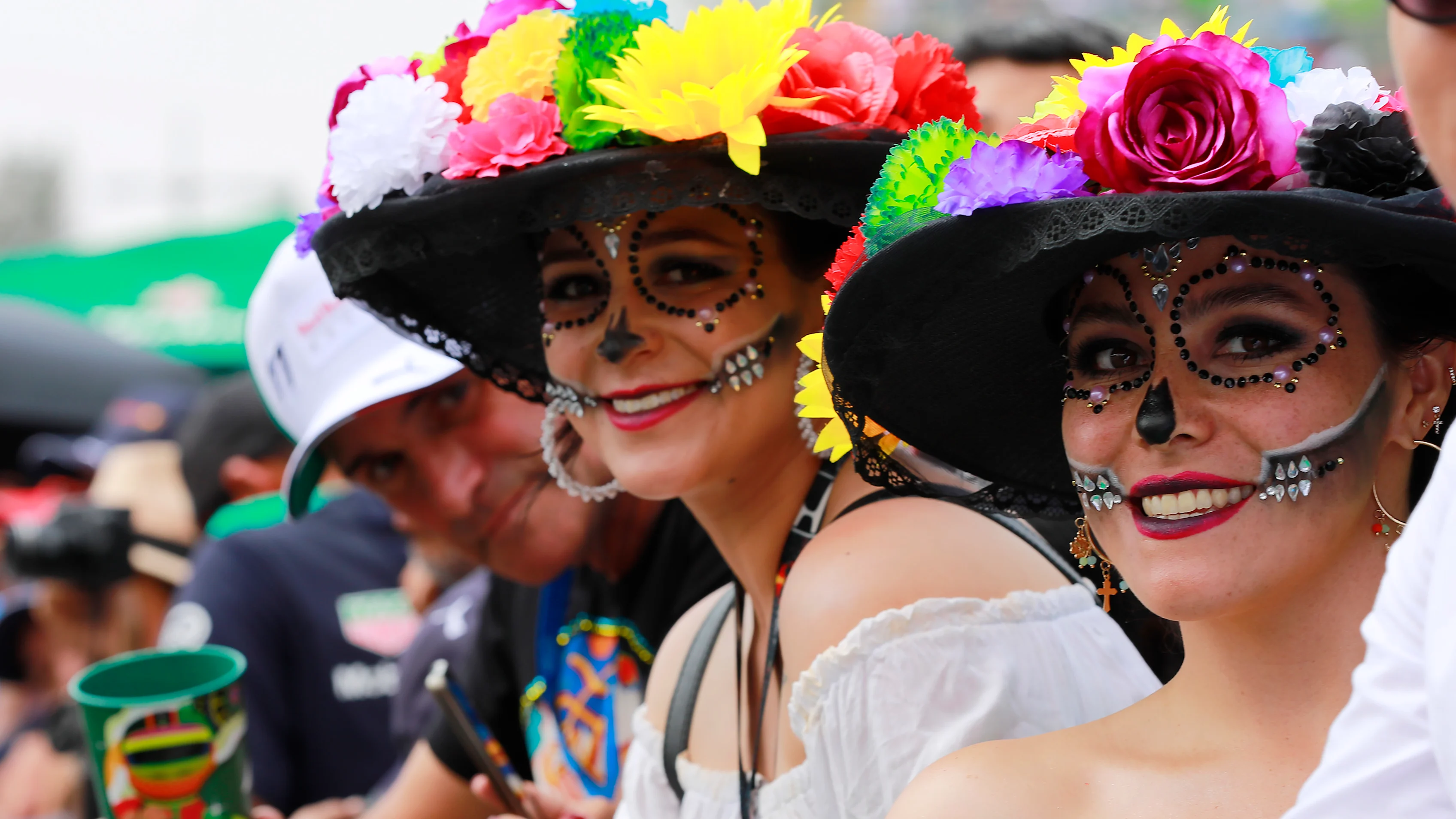 MEXICO CITY, MEXICO - OCTOBER 30: Fans smile prior to the F1 Grand Prix of Mexico at Autodromo