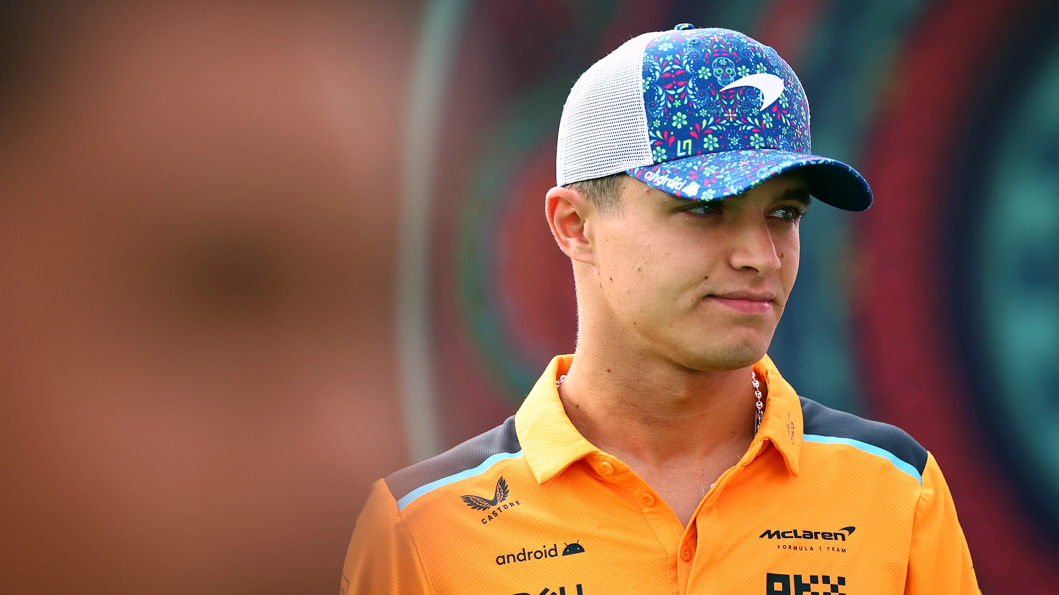 MEXICO CITY, MEXICO - OCTOBER 27: Lando Norris of Great Britain driving the (4) McLaren MCL60