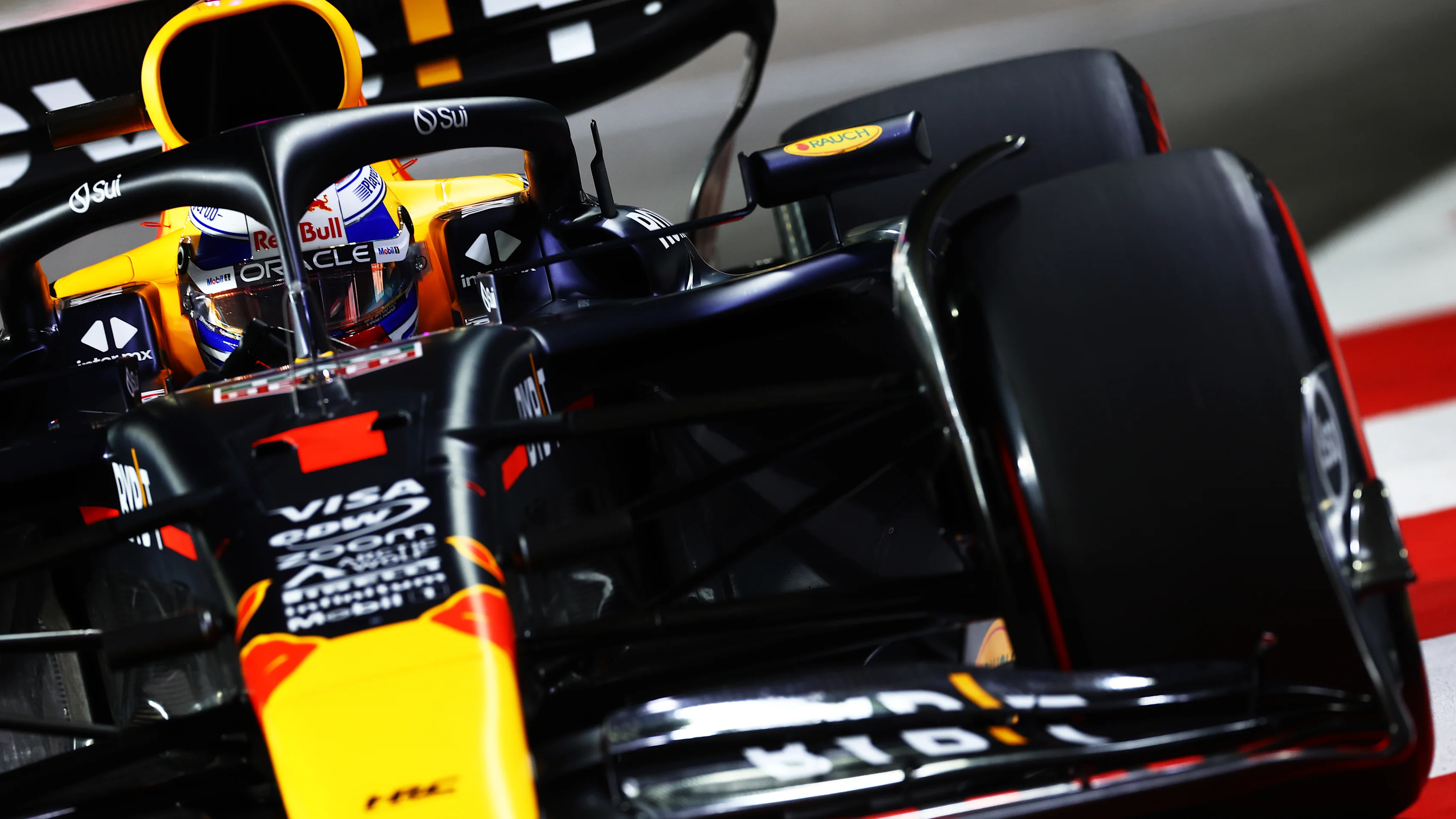 SINGAPORE, SINGAPORE - SEPTEMBER 21: Max Verstappen of the Netherlands driving the (1) Oracle Red