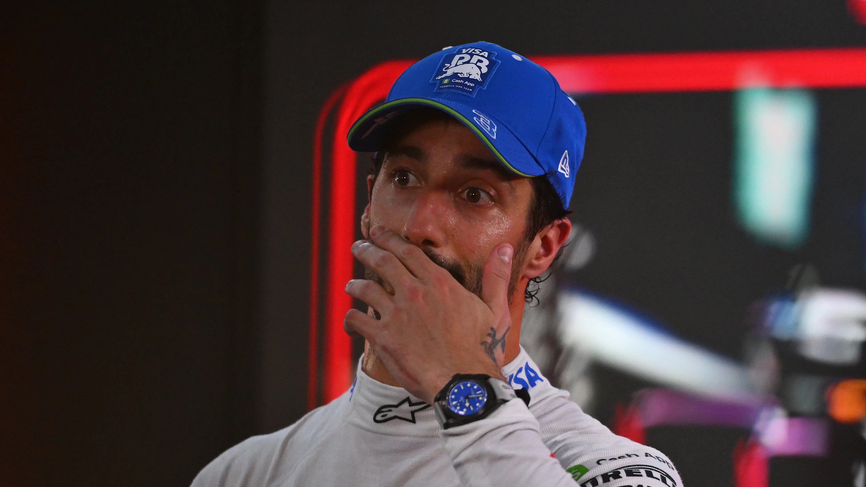 SINGAPORE, SINGAPORE - SEPTEMBER 21: 16th placed qualifier Daniel Ricciardo of Australia and Visa