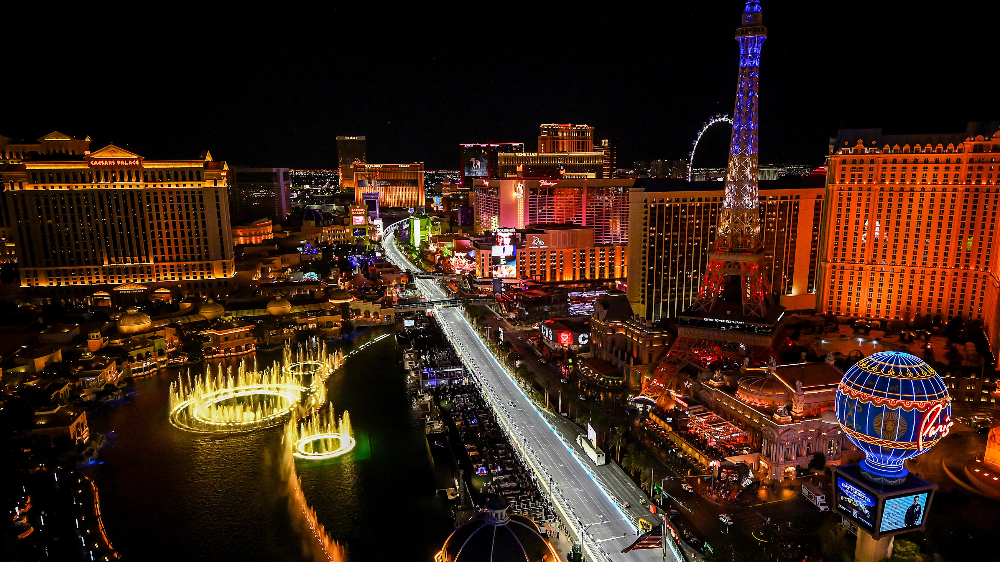 LAS VEGAS, NEVADA - NOVEMBER 23: Yuki Tsunoda of Japan driving the (22) Visa Cash App RB VCARB 01