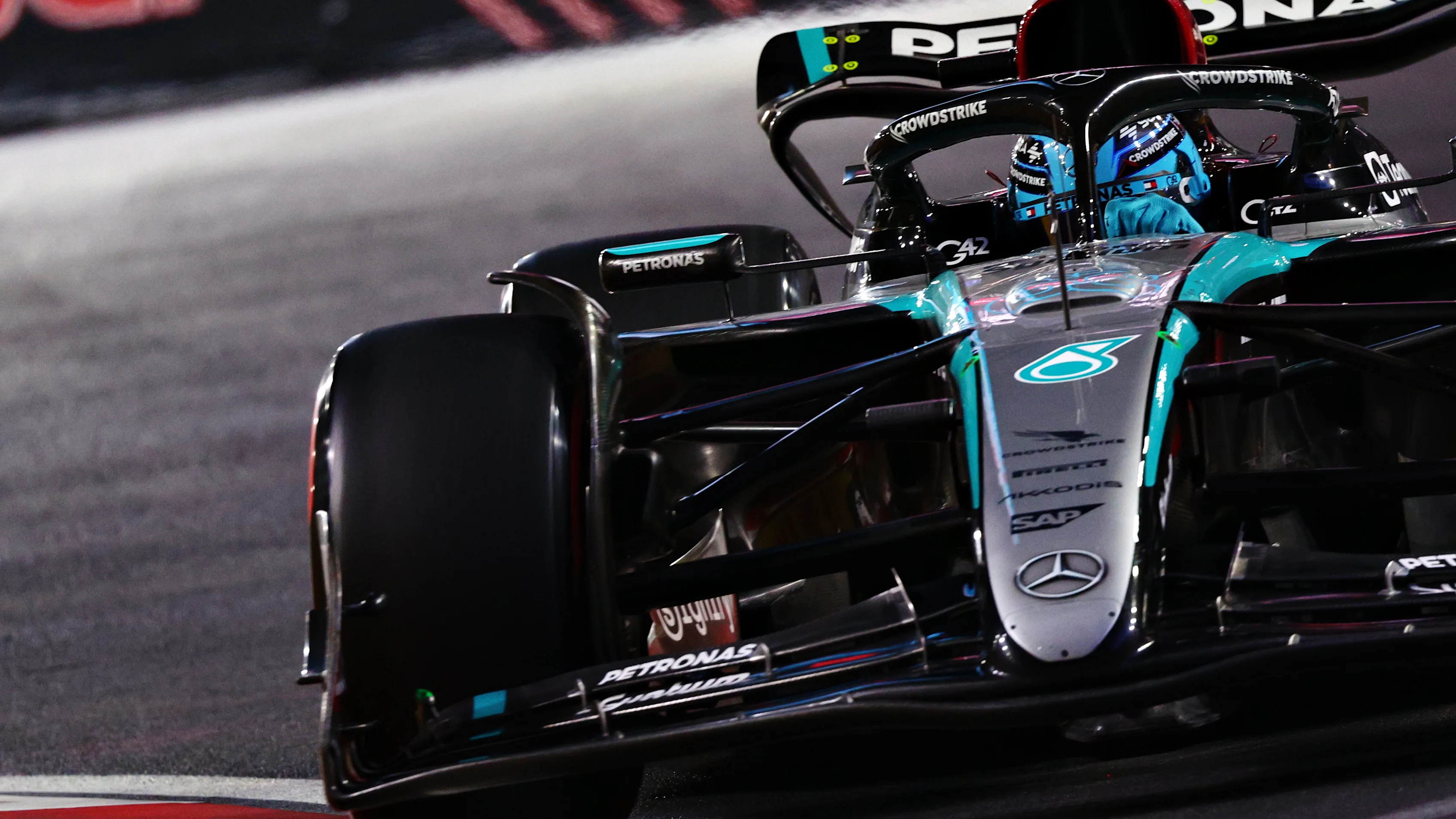 LAS VEGAS, NEVADA - NOVEMBER 22: George Russell of Great Britain driving the (63) Mercedes AMG