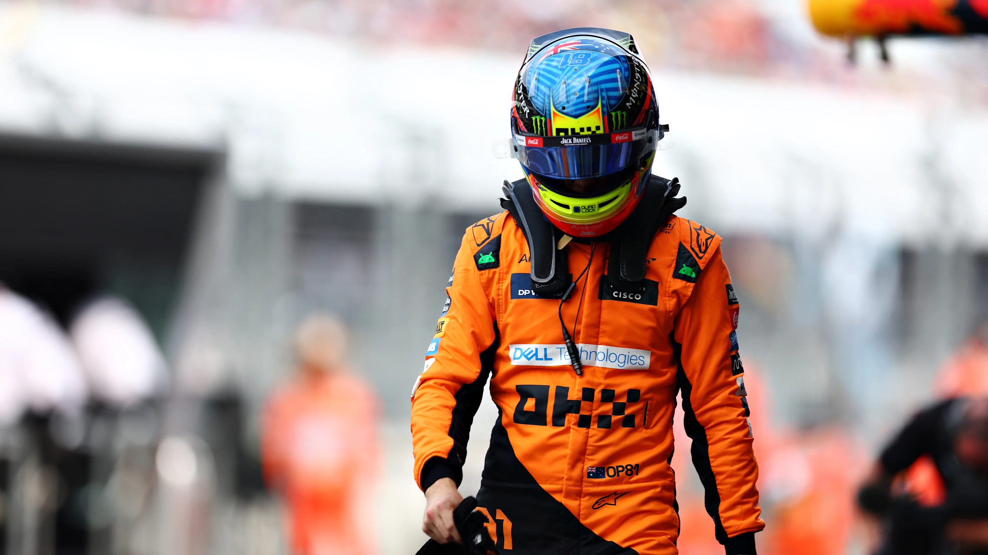 MEXICO CITY, MEXICO - OCTOBER 26: 17th placed qualifier Oscar Piastri of Australia and McLaren