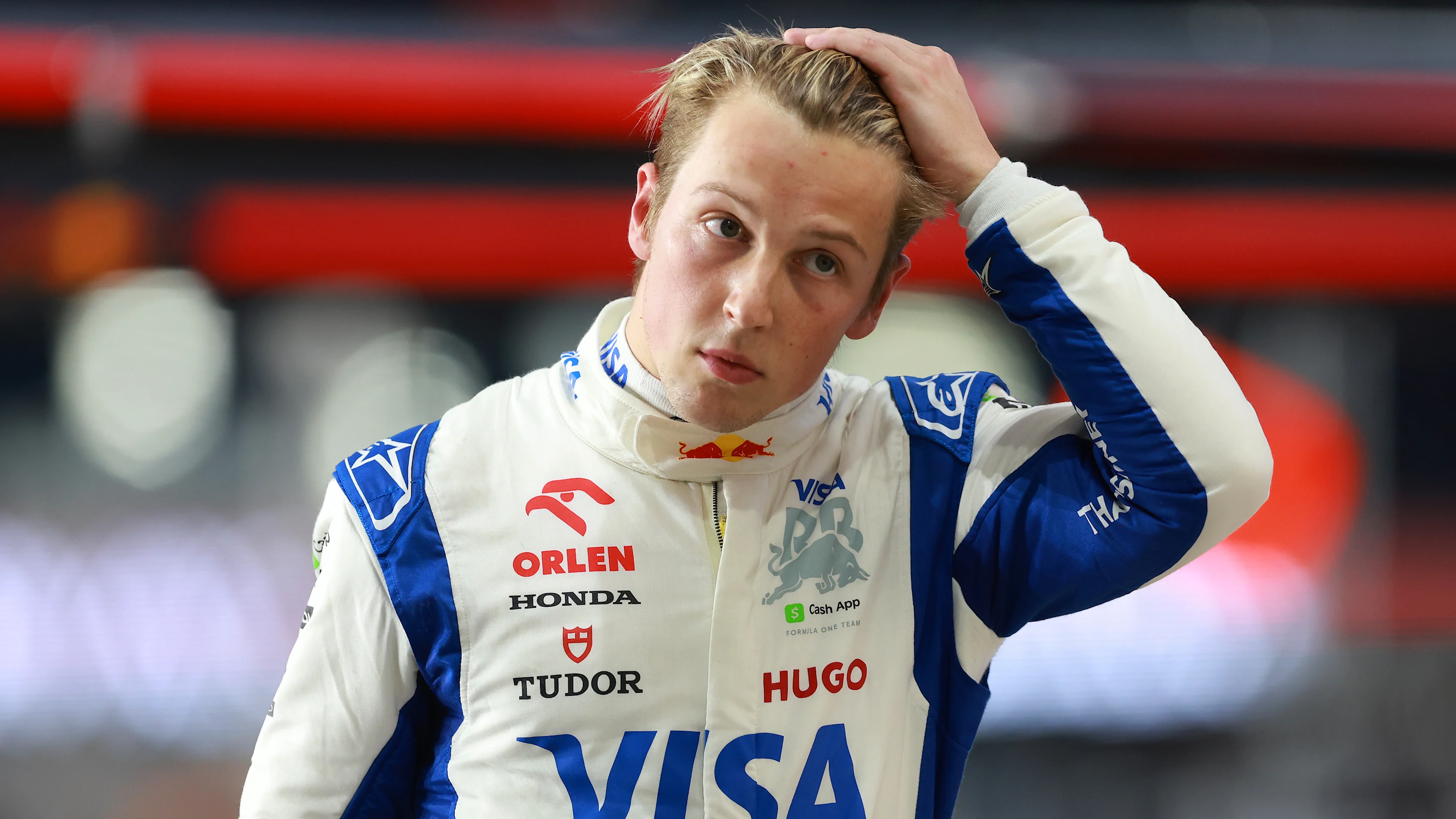 LUSAIL CITY, QATAR - NOVEMBER 30: 17th placed qualifier Liam Lawson of New Zealand and Visa Cash