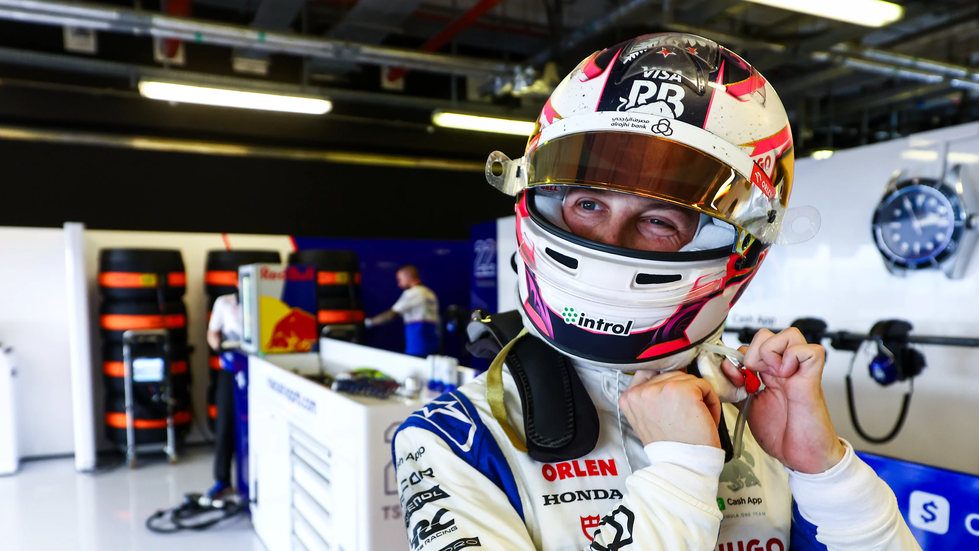 ABU DHABI, UNITED ARAB EMIRATES - DECEMBER 10: Liam Lawson of New Zealand and Visa Cash App RB