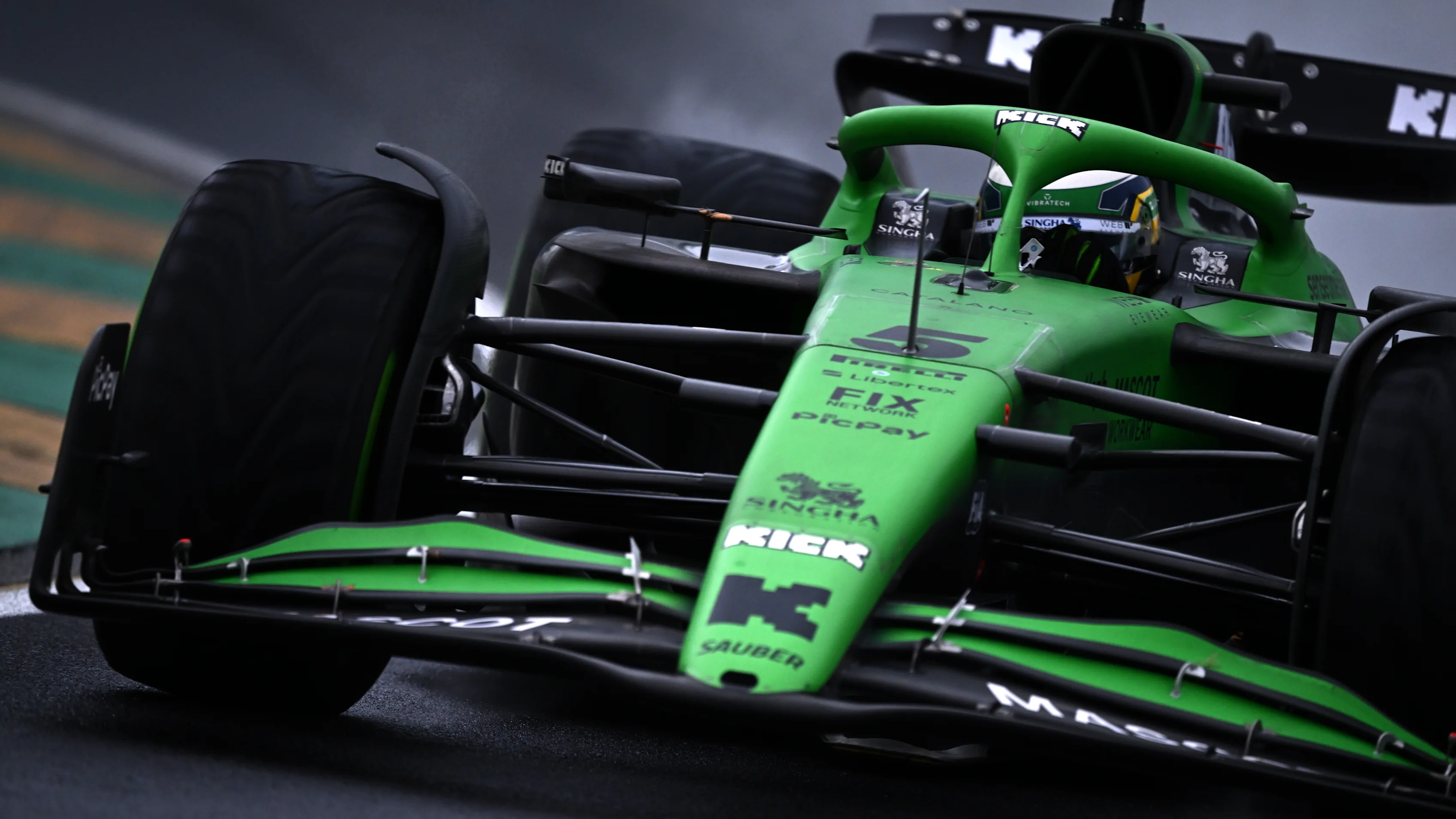 MELBOURNE, AUSTRALIA - MARCH 16: Gabriel Bortoleto of Brazil driving the (5) Kick Sauber C45