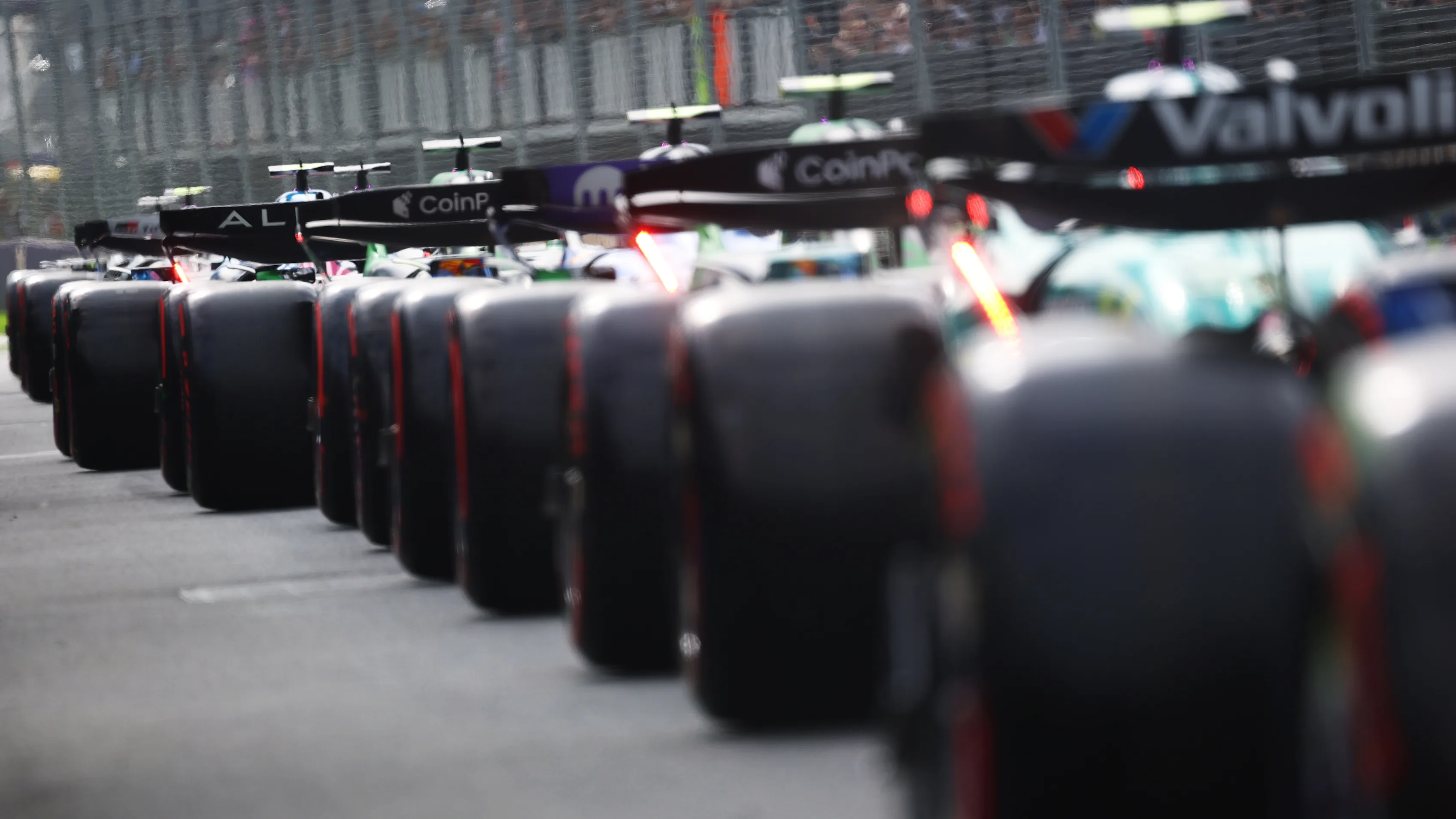 MELBOURNE, AUSTRALIA - MARCH 15: Cars in the Pitlane ready to start during qualifying ahead of the