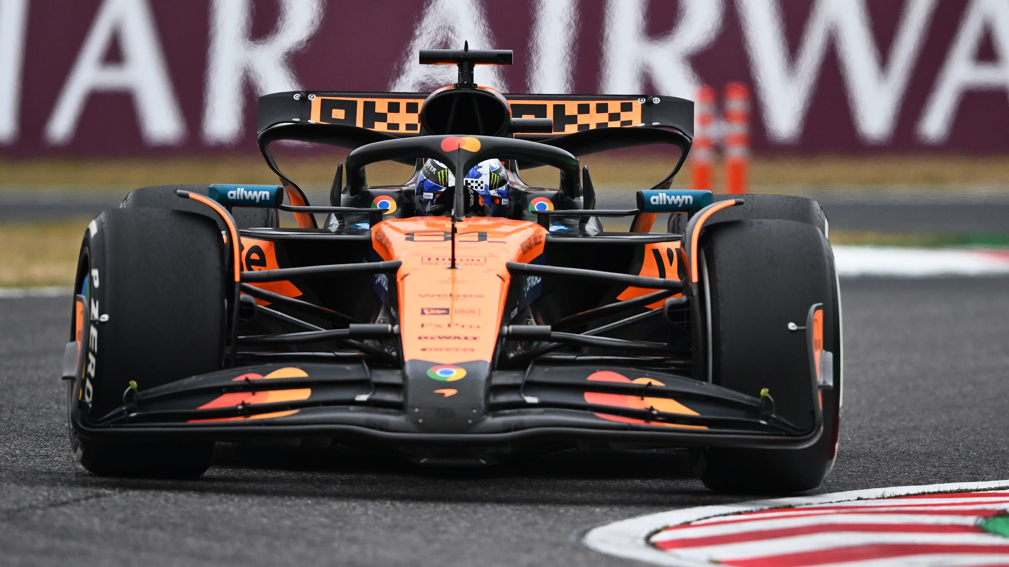 SUZUKA, JAPAN - APRIL 06: Oscar Piastri of Australia driving the (81) McLaren MCL39 Mercedes on