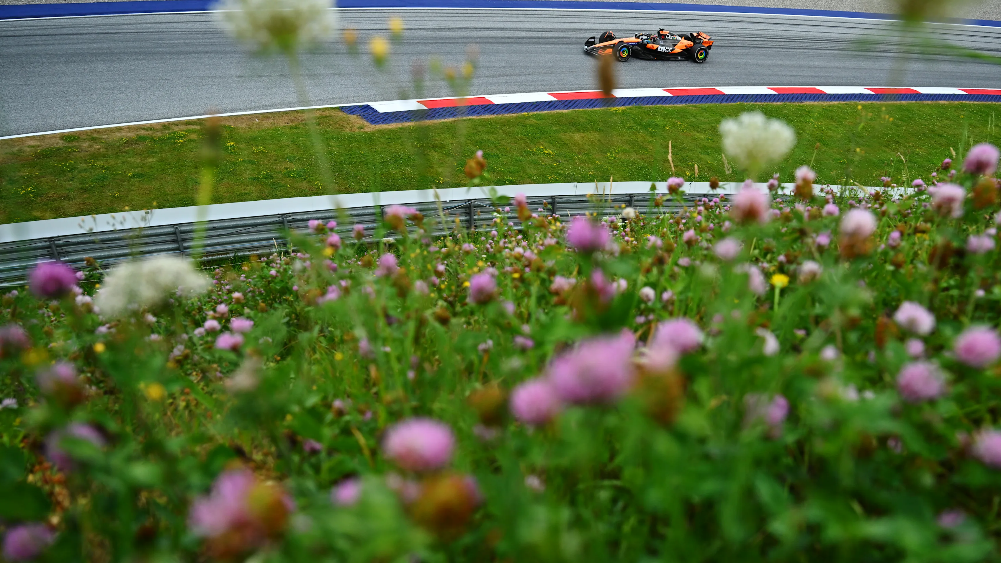 SPIELBERG, AUSTRIA - JUNE 27: Oscar Piastri of Australia driving the (81) McLaren MCL39 Mercedes on