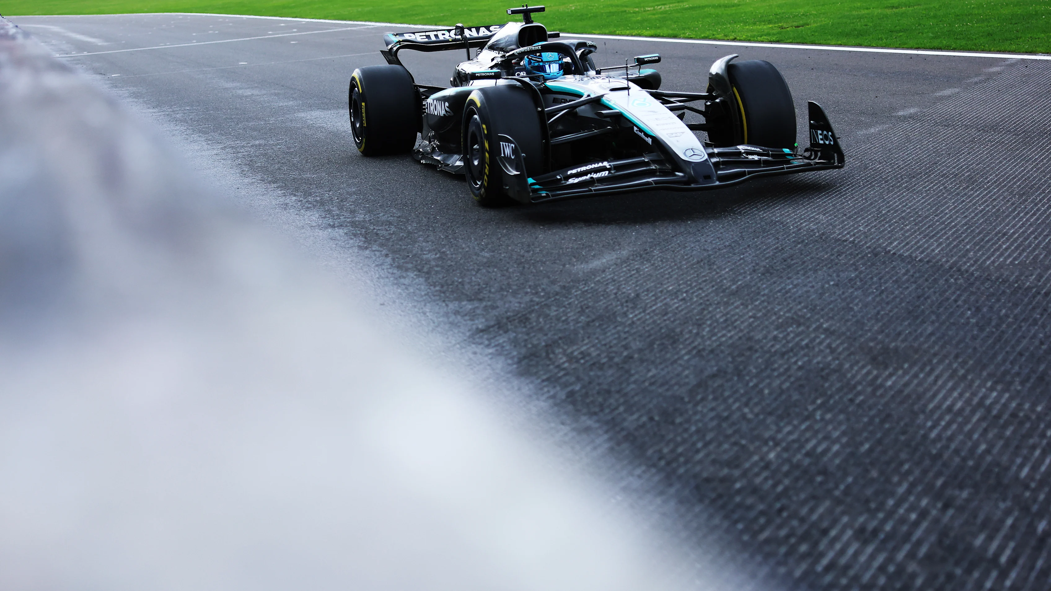 SPA, BELGIUM - JULY 27: George Russell of Great Britain driving the (63) Mercedes AMG Petronas F1 Team W16 on track during the F1 Grand Prix of Belgium at Circuit de Spa-Francorchamps on July 27, 2025 in Spa, Belgium. (Photo by Mark Thompson/Getty Images)