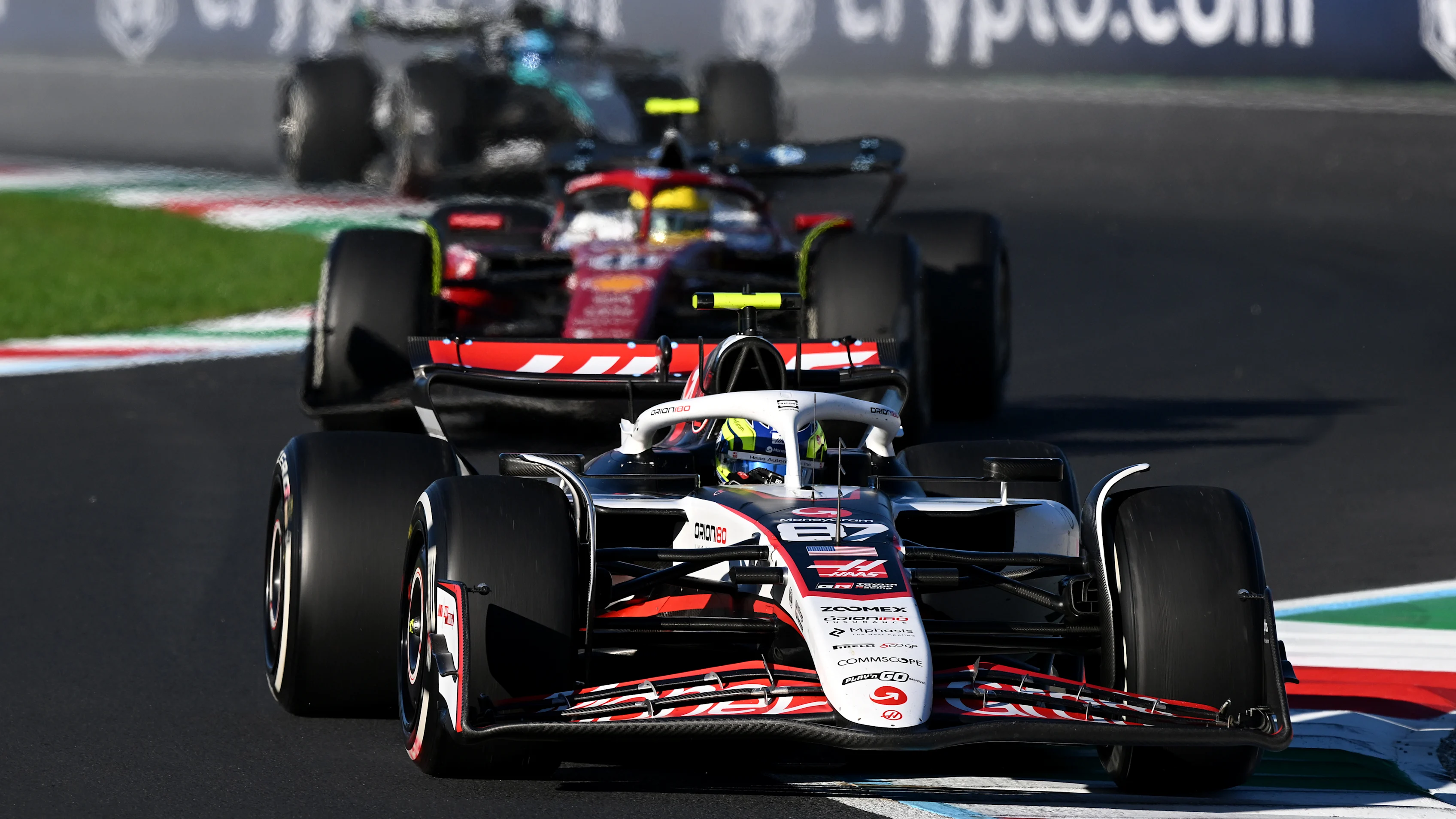 MONZA, ITALY - SEPTEMBER 05: Oliver Bearman of Great Britain driving the (87) Haas F1 VF-25 Ferrari