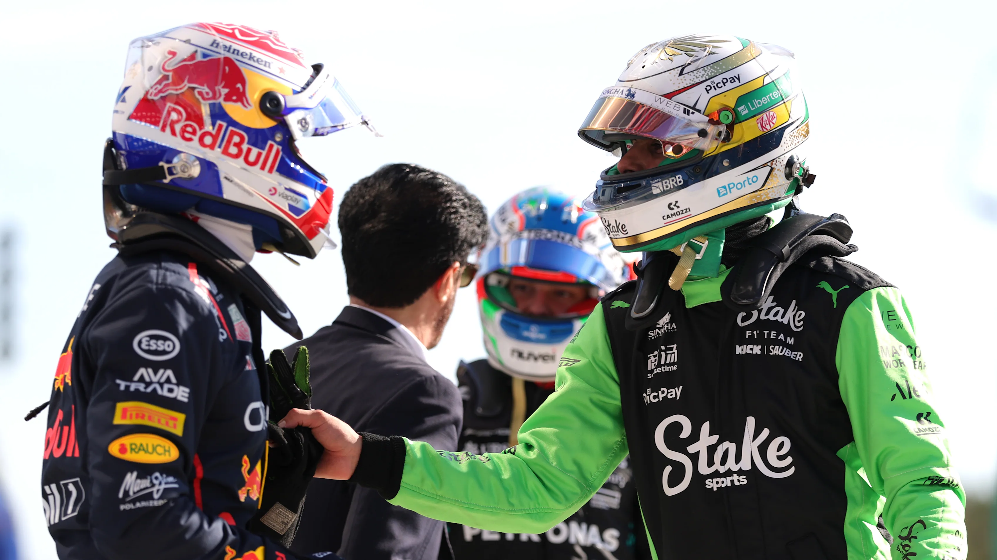 MONZA, ITALY - SEPTEMBER 06: Eighth placed qualifier Gabriel Bortoleto of Brazil and Stake F1 Team Kick Sauber congratulates Pole position qualifier Max Verstappen of the Netherlands and Oracle Red Bull Racing in parc ferme during qualifying ahead of the F1 Grand Prix of Italy at Autodromo Nazionale Monza on September 06, 2025 in Monza, Italy. (Photo by Bryn Lennon - Formula 1/Formula 1 via Getty Images)