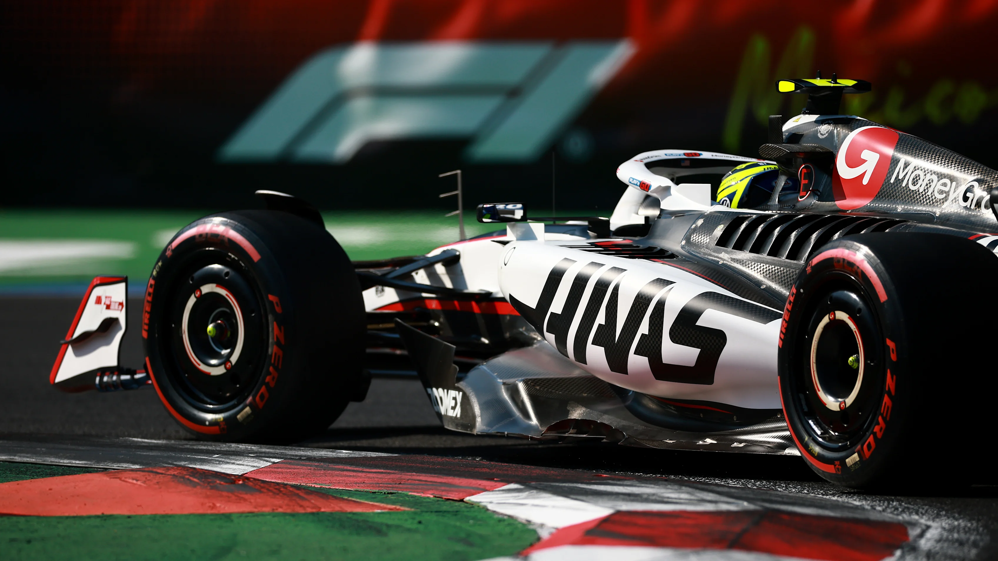 MEXICO CITY, MEXICO - OCTOBER 25: Oliver Bearman of Great Britain driving the (87) Haas F1 VF-25