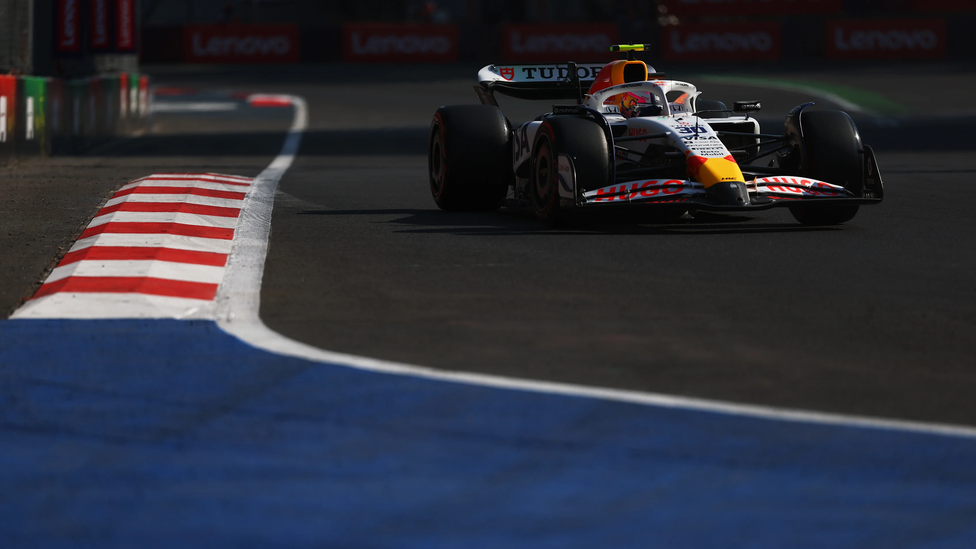 MEXICO CITY, MEXICO - OCTOBER 25: Liam Lawson of New Zealand driving the (30) Visa Cash App Racing