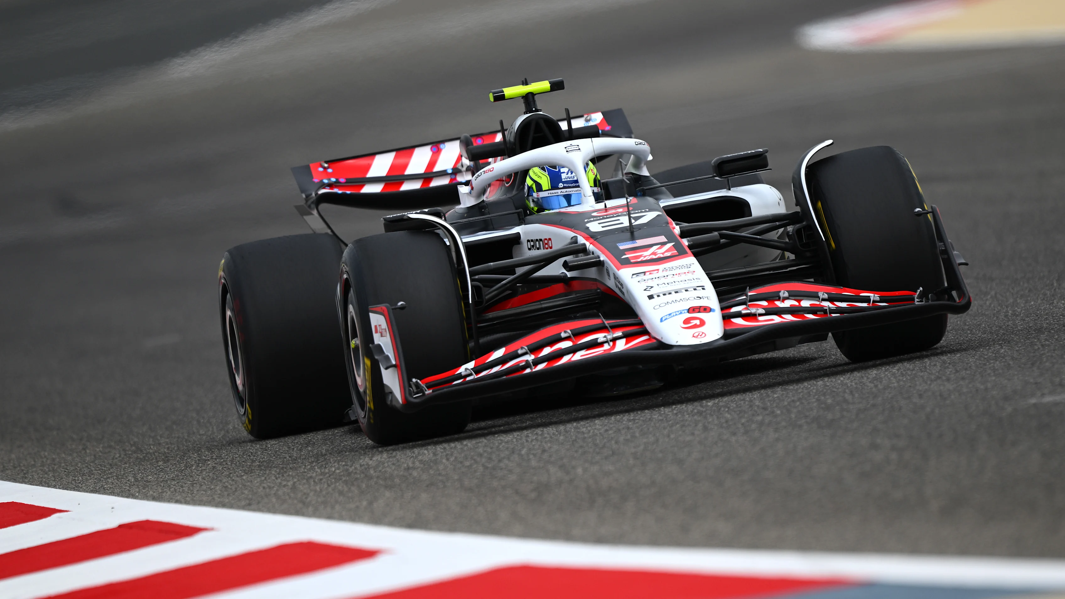 BAHRAIN, BAHRAIN - FEBRUARY 26: Oliver Bearman of Great Britain driving the (87) Haas F1 VF-25