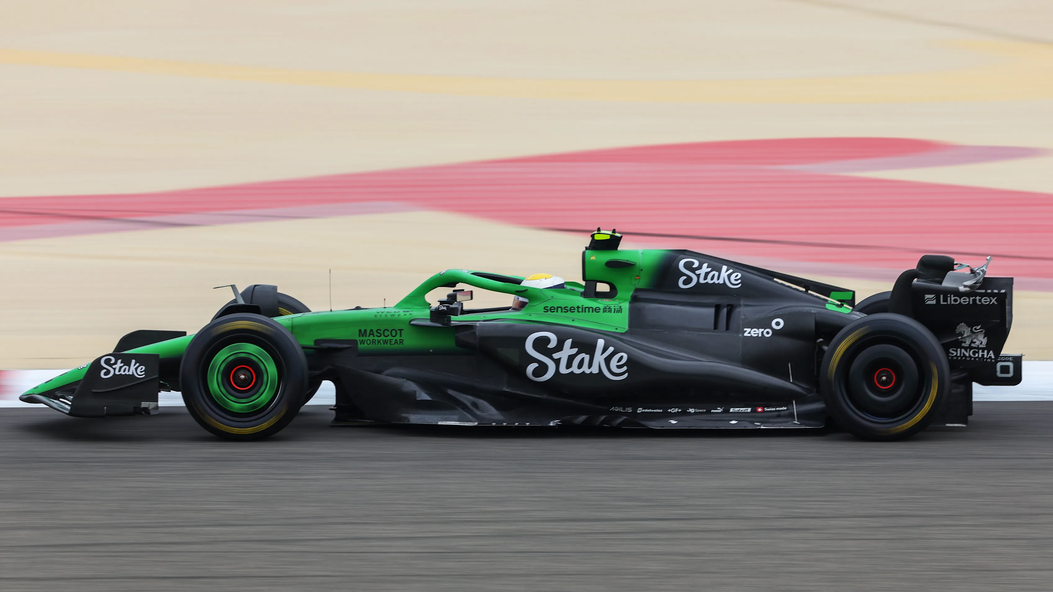 BAHRAIN, BAHRAIN - FEBRUARY 26: Gabriel Bortoleto of Brazil driving the (5) Kick Sauber C45 Ferrari