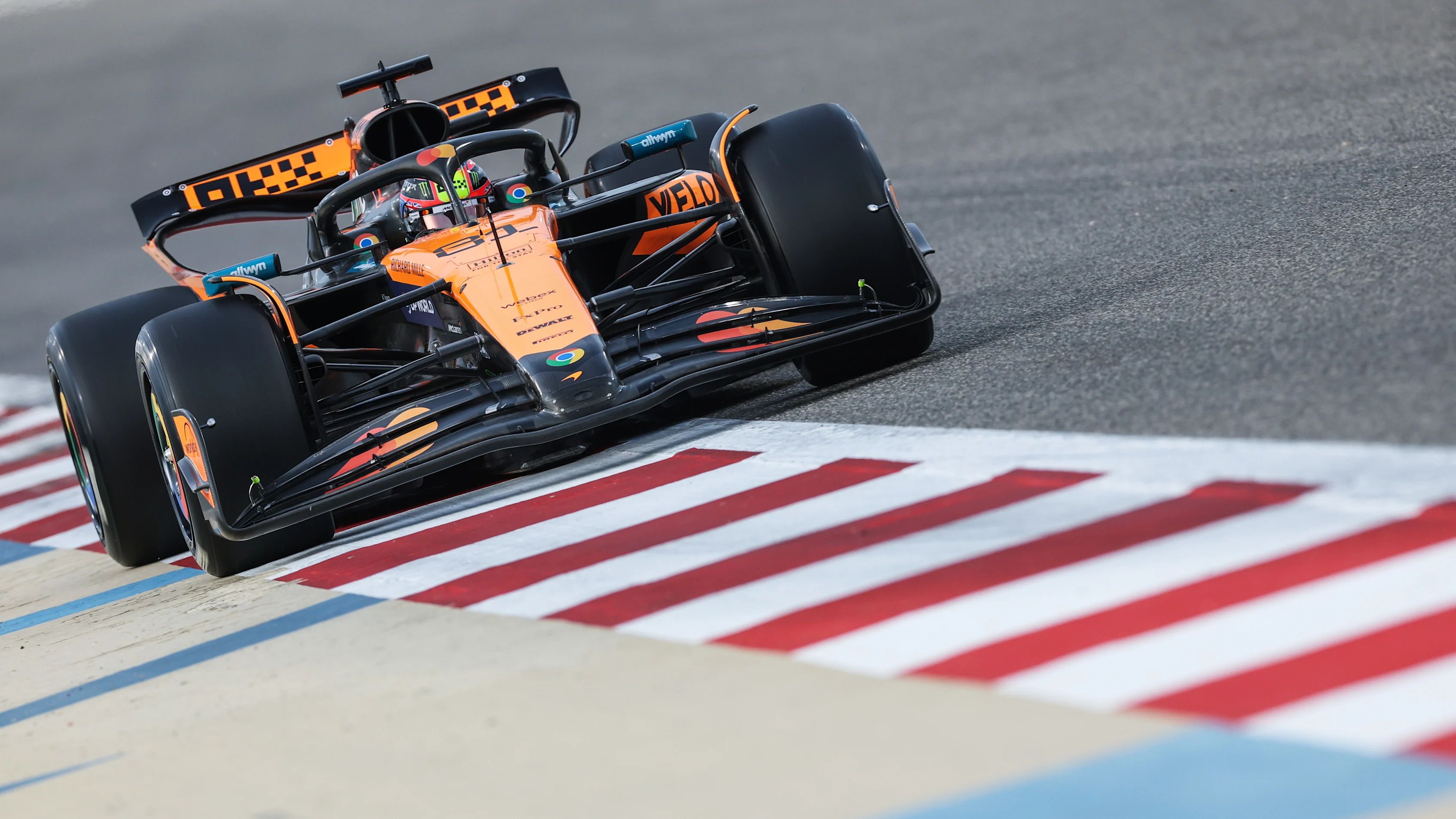 BAHRAIN, BAHRAIN - FEBRUARY 28: Oscar Piastri of Australia driving the (81) McLaren MCL39 Mercedes