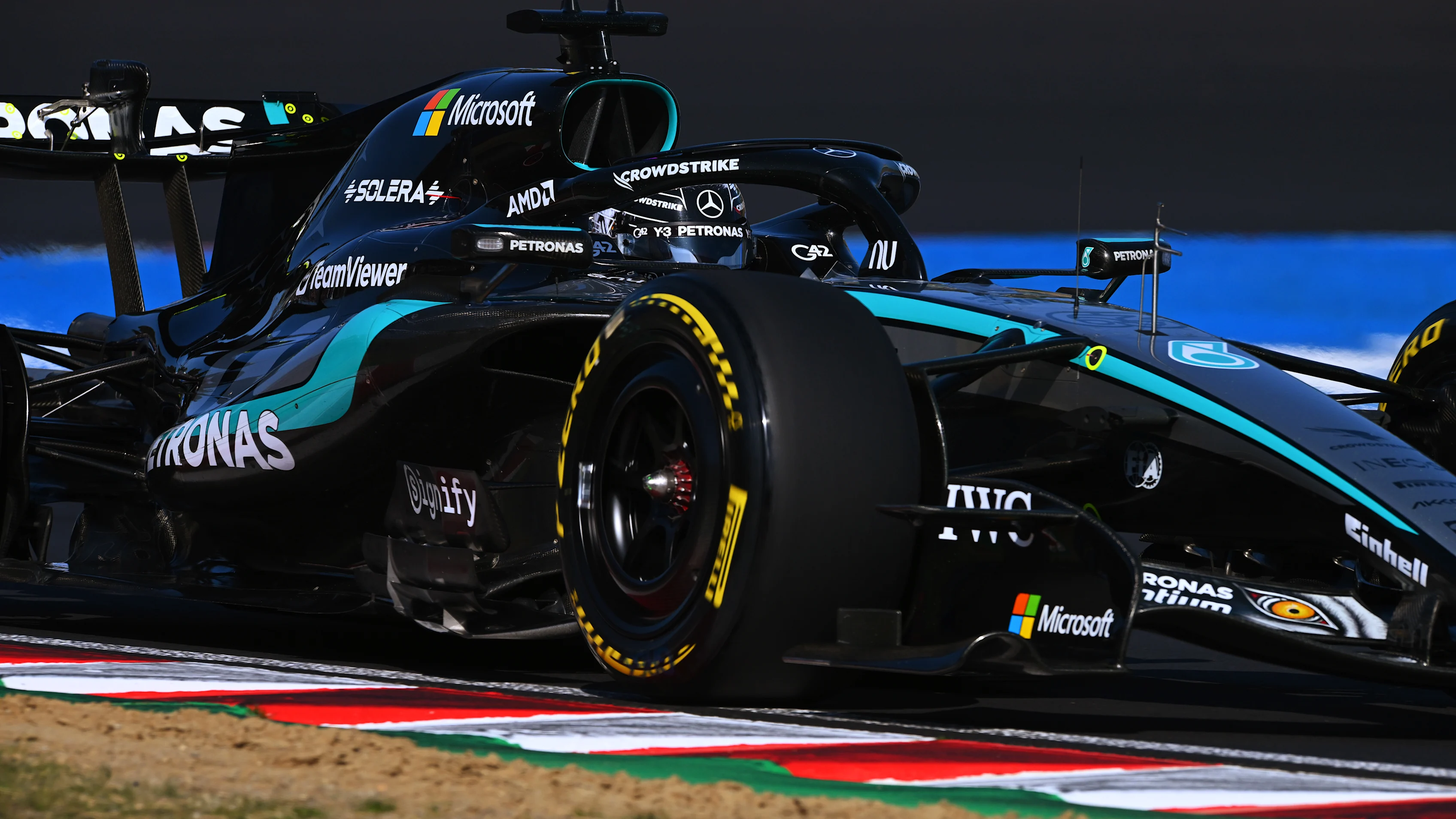 SUZUKA, JAPAN - MARCH 27: George Russell of Great Britain driving the (63) Mercedes AMG Petronas F1 Team W17 on track during practice ahead of the F1 Grand Prix of Japan at Suzuka Circuit on March 27, 2026 in Suzuka, Japan. (Photo by Rudy Carezzevoli/Getty Images)