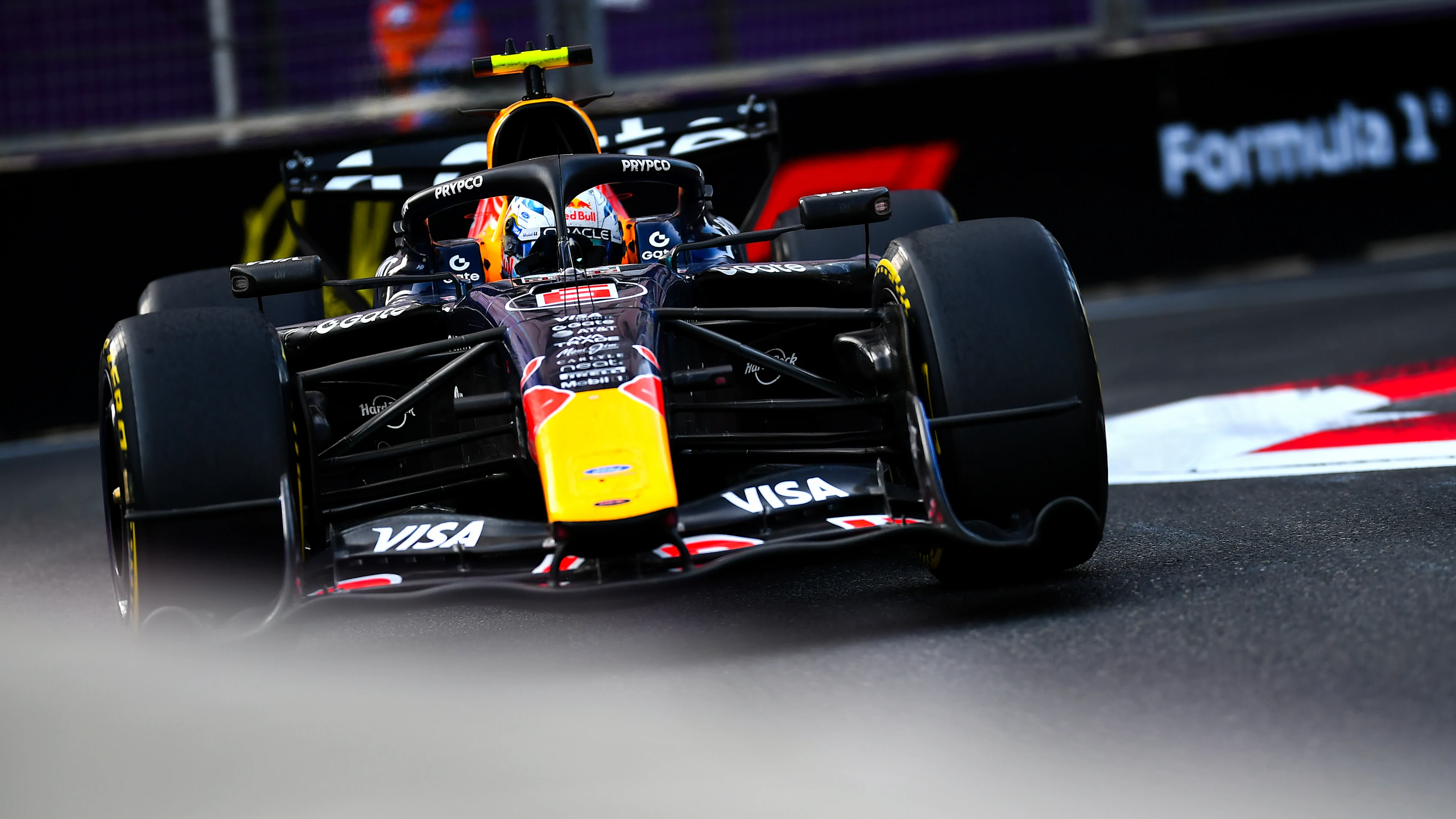 BAKU, AZERBAIJAN - SEPTEMBER 26: Isack Hadjar of France driving the (6) Oracle Red Bull Racing RB22