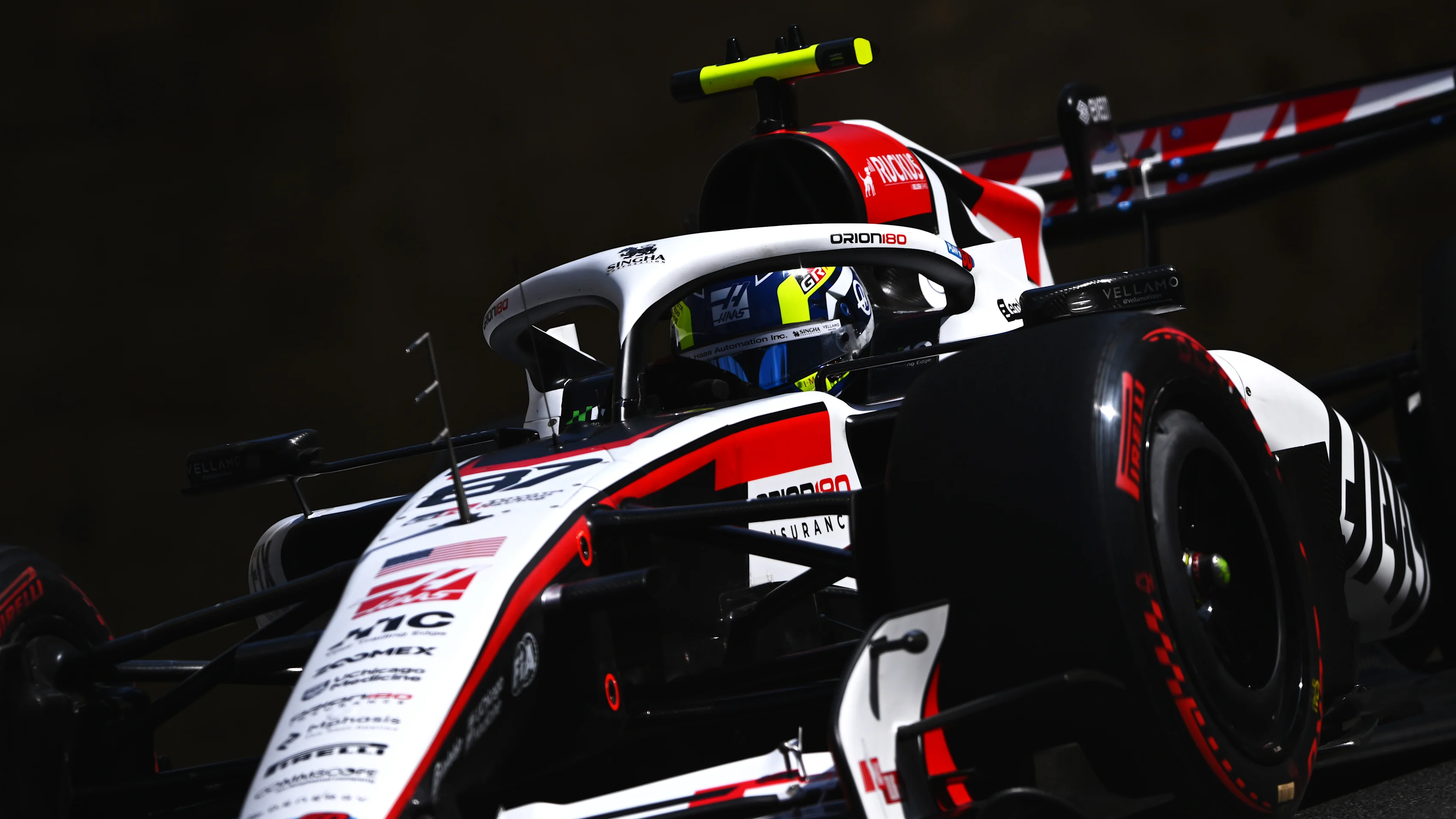BAKU, AZERBAIJAN - SEPTEMBER 25: Oliver Bearman of Great Britain driving the (87) Haas F1 VF-26