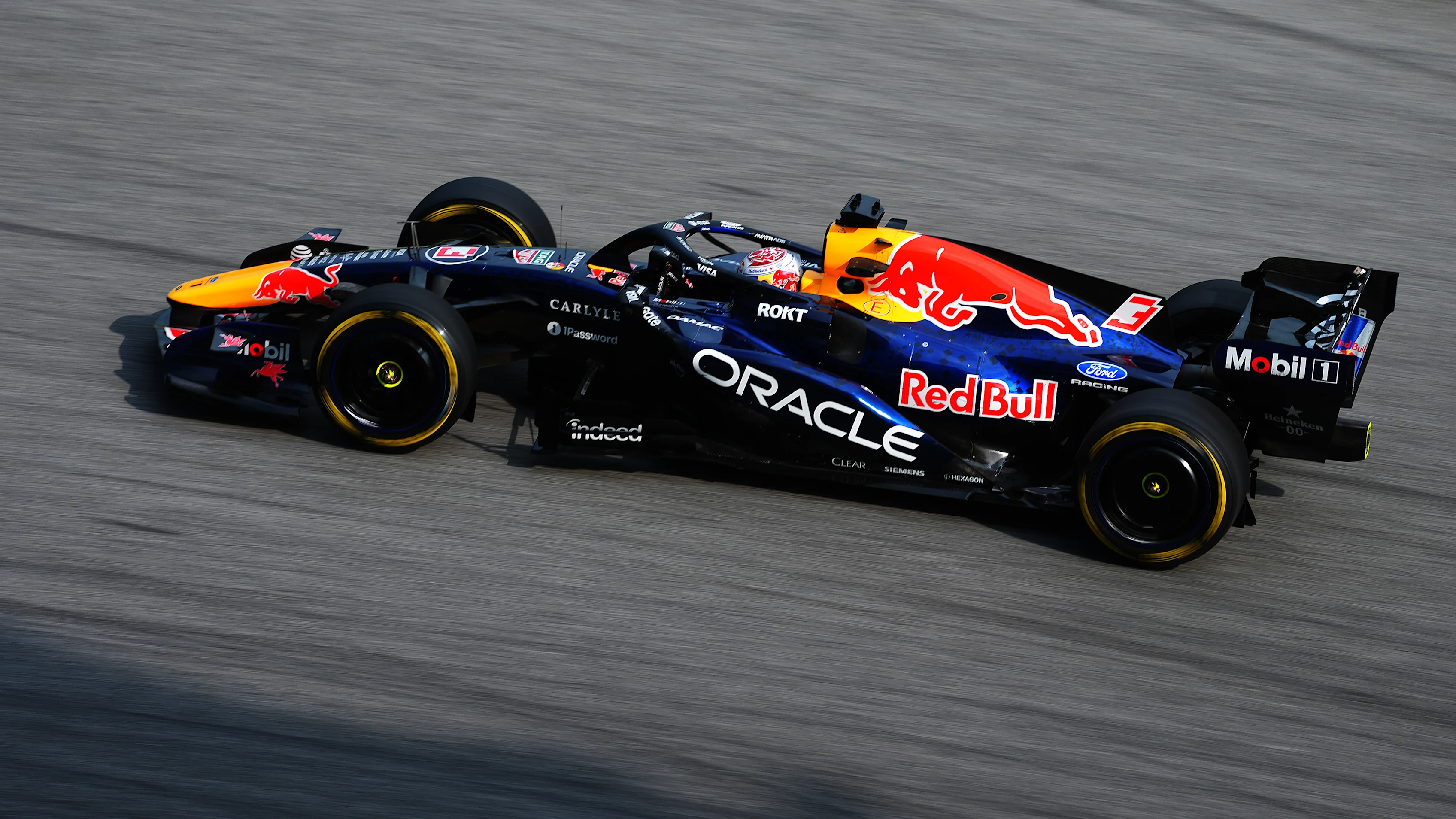 KUALA LUMPUR, MALAYSIA - OCTOBER 02: Max Verstappen of the Netherlands driving the (3) Oracle Red
