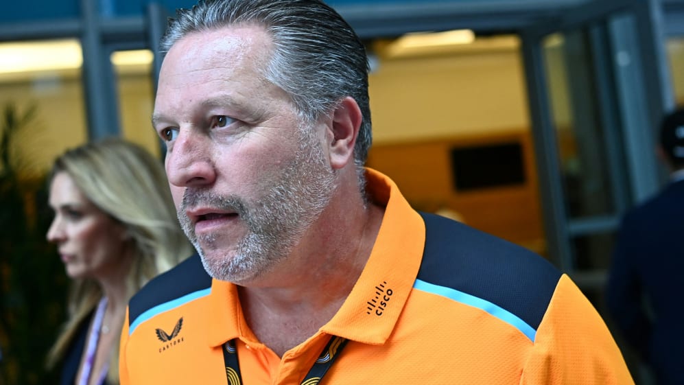 El CEO de McLaren, Zak Brown, llega antes del Gran Premio de Fórmula 1 de Miami 2023 en