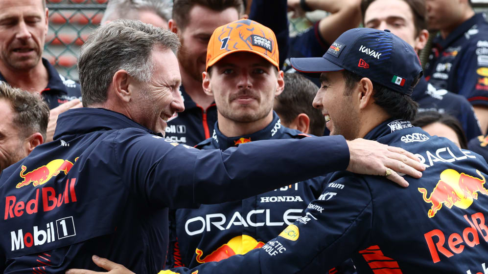 Christian Horner, Max Verstappen y Sergio Pérez de Red Bull Racing tras la Fórmula 1 belga