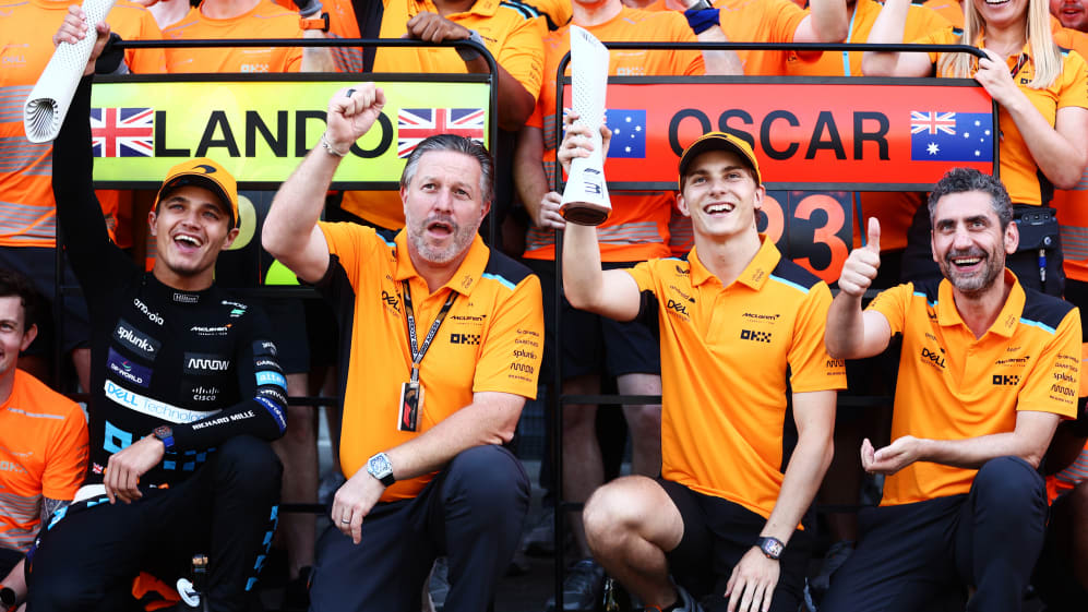 SUZUKA, JAPÓN - 24 DE SEPTIEMBRE: Segundo clasificado Lando Norris de Gran Bretaña y McLaren, tercer clasificado