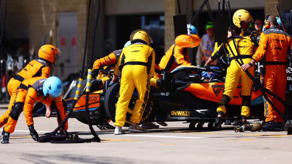 AUSTIN, TEXAS - 22 DE OCTUBRE: Oscar Piastri de Australia y McLaren se retira de la carrera durante el