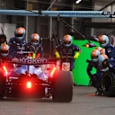 BAKU, AZERBAIJAN - SEPTEMBER 21: Alexander Albon of Thailand driving the (23) Williams FW47 Mercedes makes a pitstop during the F1 Grand Prix of Azerbaijan at Baku City Circuit on September 21, 2025 in Baku, Azerbaijan. (Photo by Mark Thompson/Getty Images)