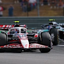 AUSTIN, TEXAS - OCTOBER 18: Oliver Bearman of Great Britain driving the (87) Haas F1 VF-25 Ferrari leads Andrea Kimi Antonelli of Italy driving the (12) Mercedes AMG Petronas F1 Team W16 on track during the Sprint ahead of the F1 Grand Prix of United States at Circuit of The Americas on October 18, 2025 in Austin, Texas. (Photo by Clive Rose/Getty Images)