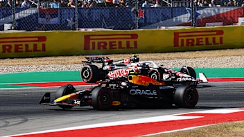 AUSTIN, TEXAS - OCTOBER 19: Yuki Tsunoda of Japan driving the (22) Oracle Red Bull Racing RB21