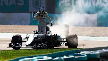 SEPANG INTERNATIONAL CIRCUIT, MALAYSIA - OCTOBER 02: Lewis Hamilton, Mercedes F1 W07 Hybrid, climbs