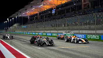 BAHRAIN, BAHRAIN - FEBRUARY 20: Gabriel Bortoleto of Brazil driving the (5) Audi F1 Team R26 leads
