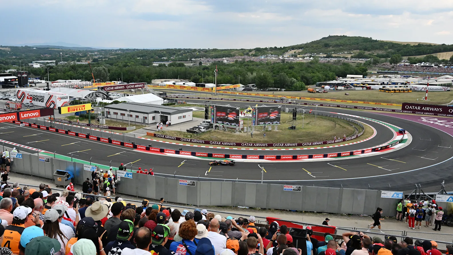 BUDAPEST, HUNGARY - AUGUST 02: Yuki Tsunoda of Japan driving the (22) Oracle Red Bull Racing RB21