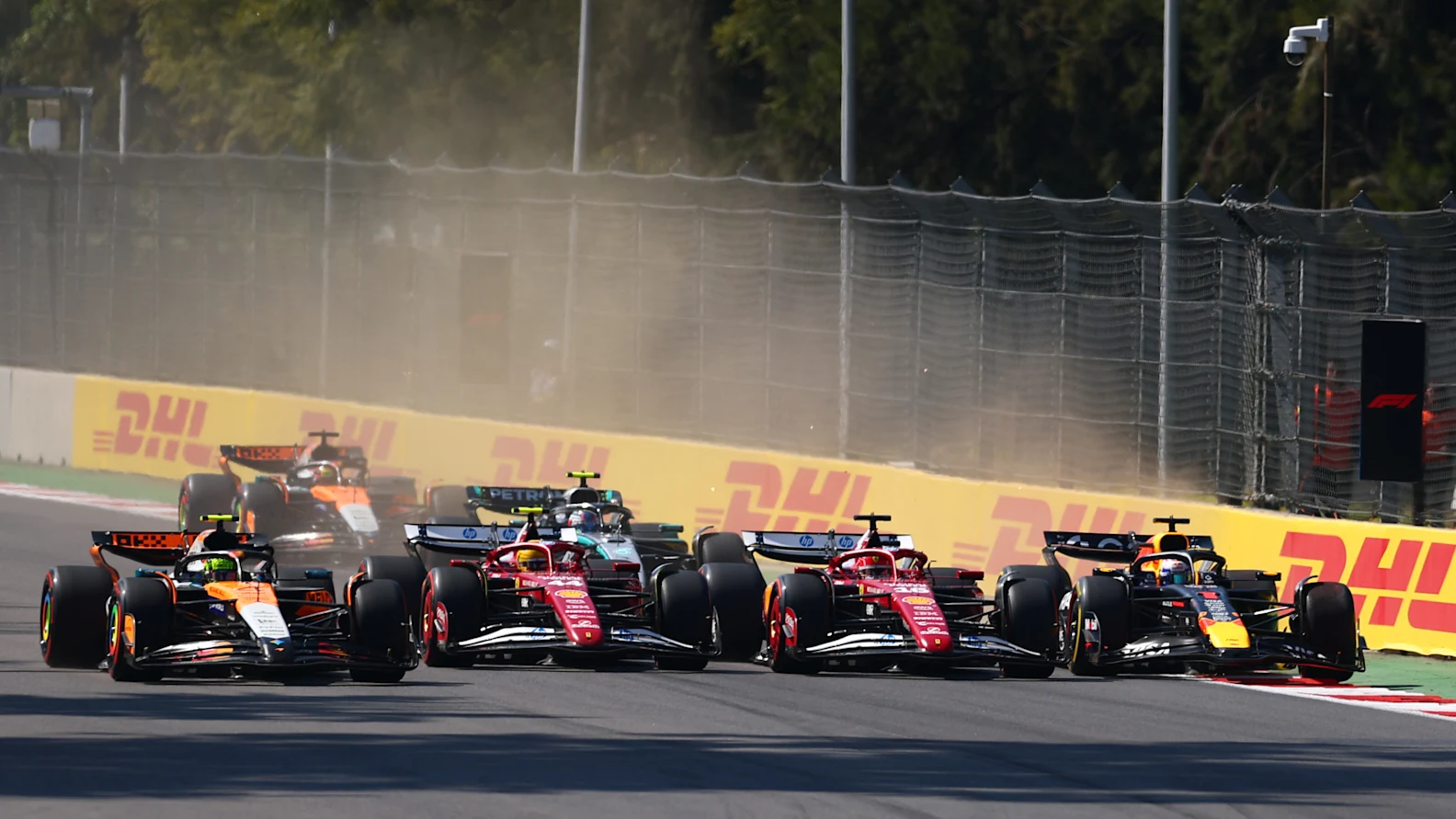 MEXICO CITY, MEXICO - OCTOBER 26: Lando Norris of Great Britain driving the (4) McLaren MCL39