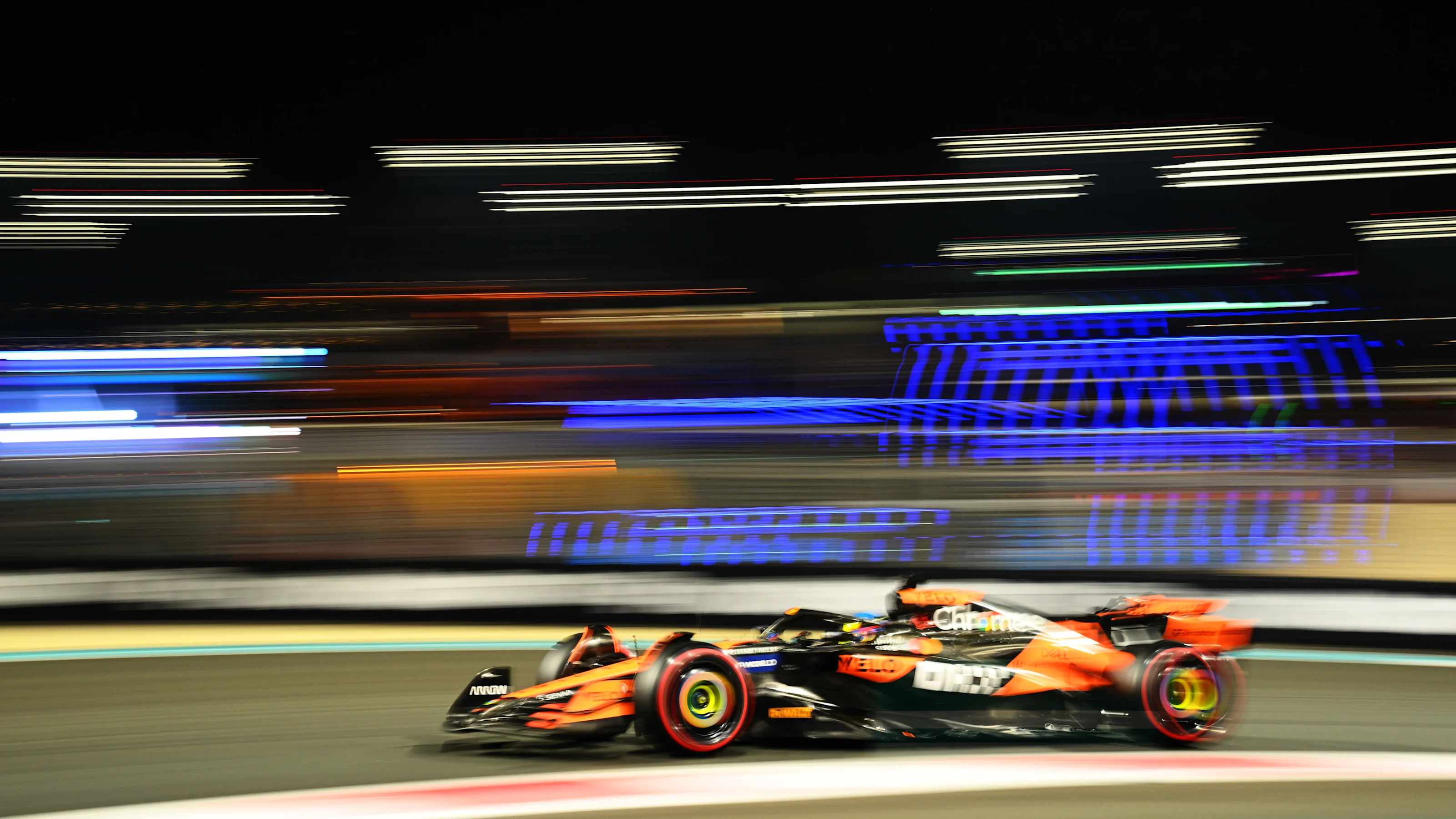 ABU DHABI, UNITED ARAB EMIRATES - DECEMBER 07: Oscar Piastri of Australia driving the (81) McLaren