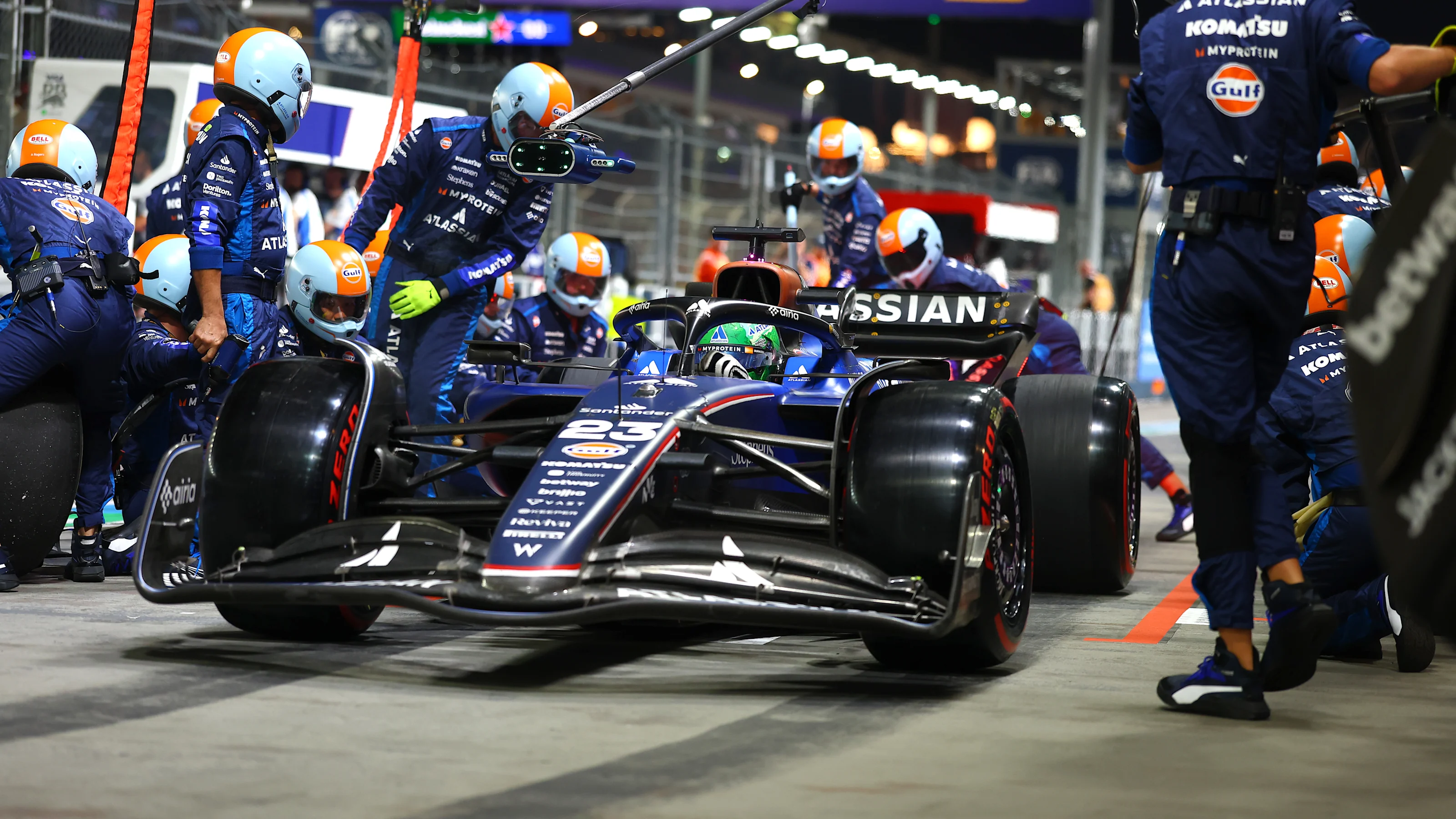 SINGAPORE, SINGAPORE - OCTOBER 05: Alexander Albon of Thailand driving the (23) Williams FW47