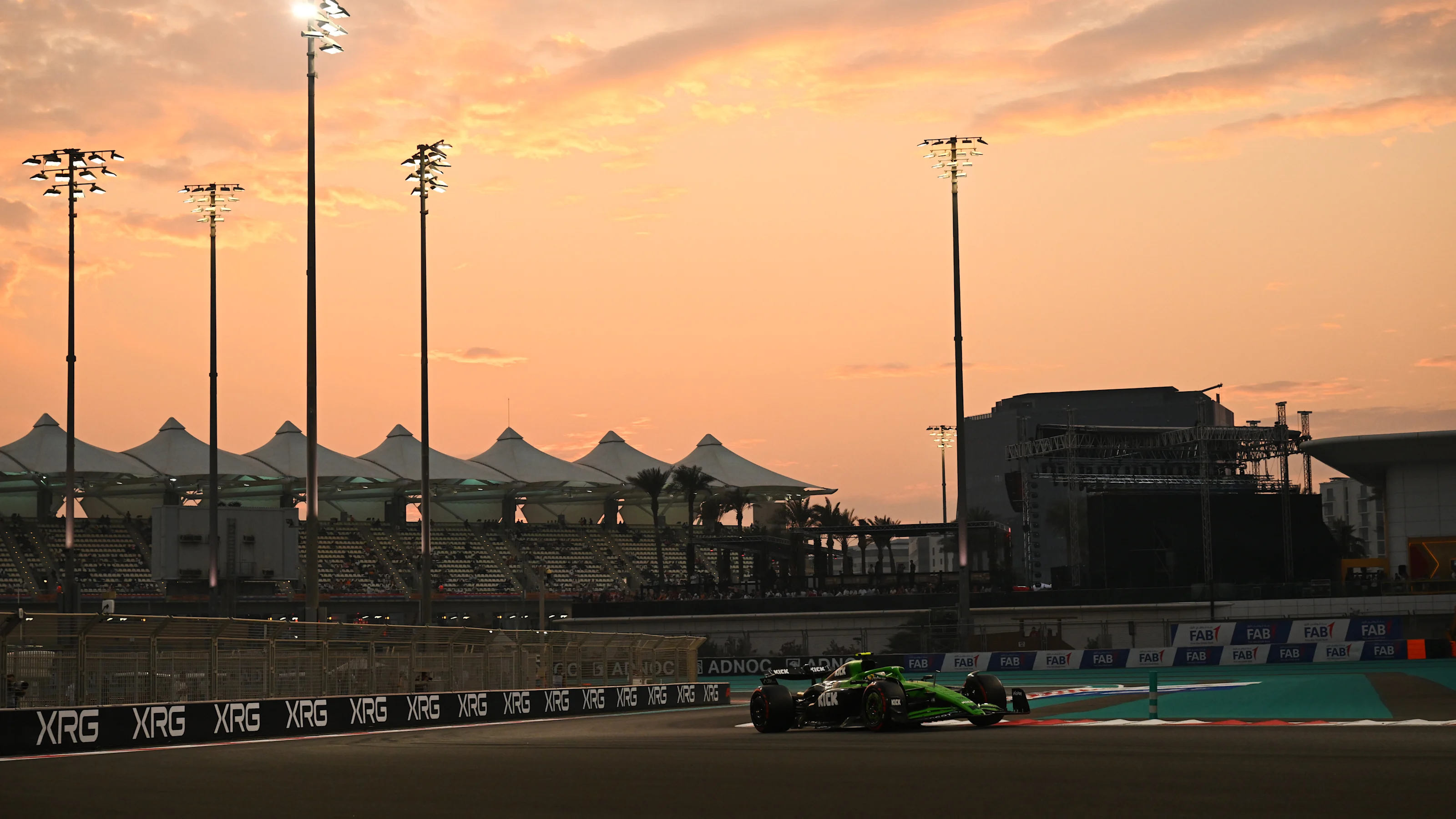 ABU DHABI, UNITED ARAB EMIRATES - DECEMBER 05: Gabriel Bortoleto of Brazil driving the (5) Kick