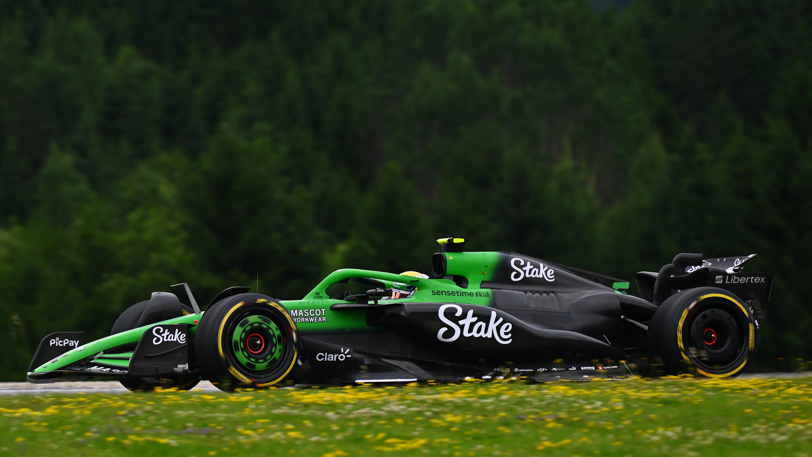 SPIELBERG, AUSTRIA - JUNE 27: Gabriel Bortoleto of Brazil driving the (5) Kick Sauber C45 Ferrari