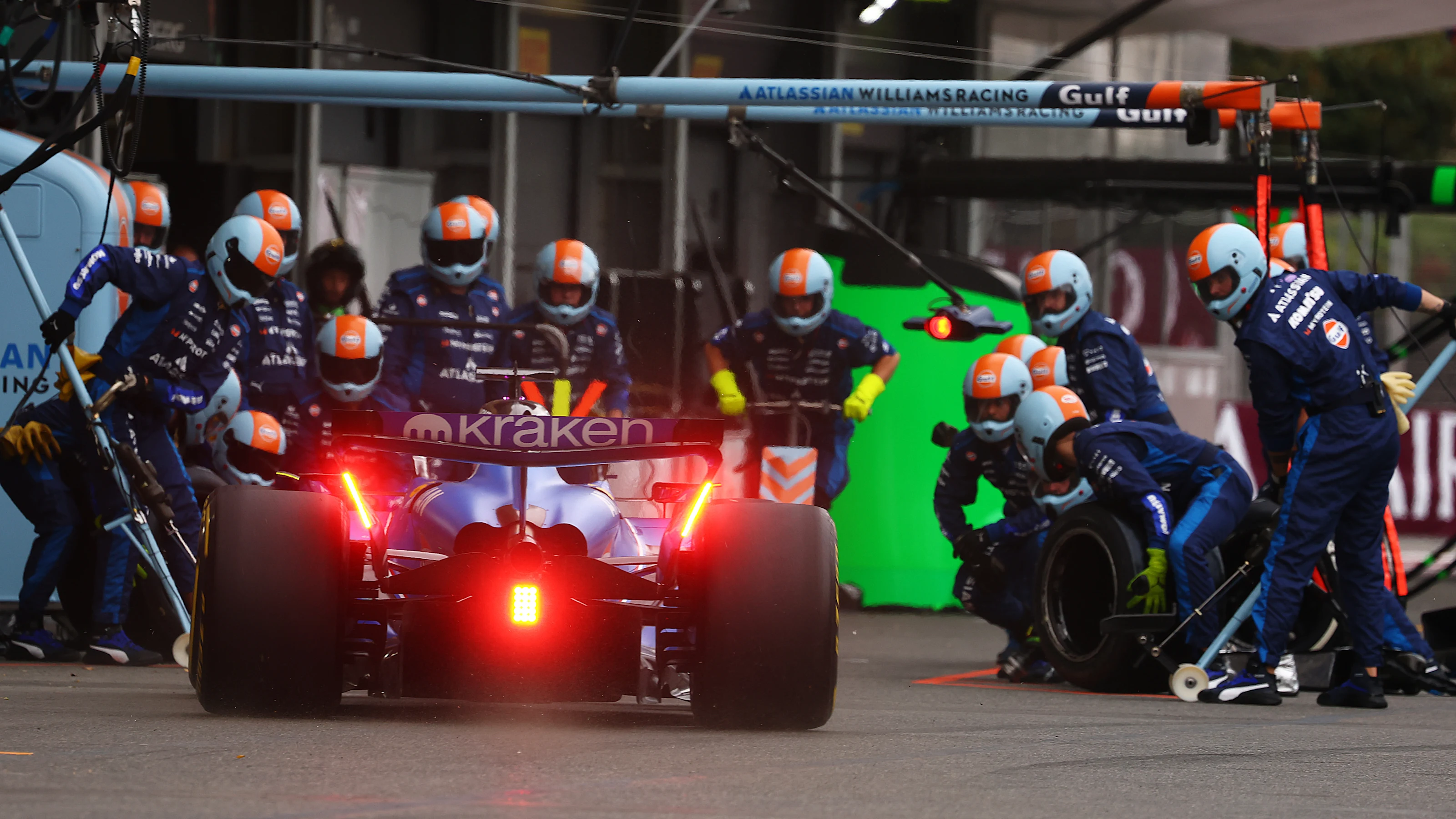 BAKU, AZERBAIJAN - SEPTEMBER 21: Alexander Albon of Thailand driving the (23) Williams FW47