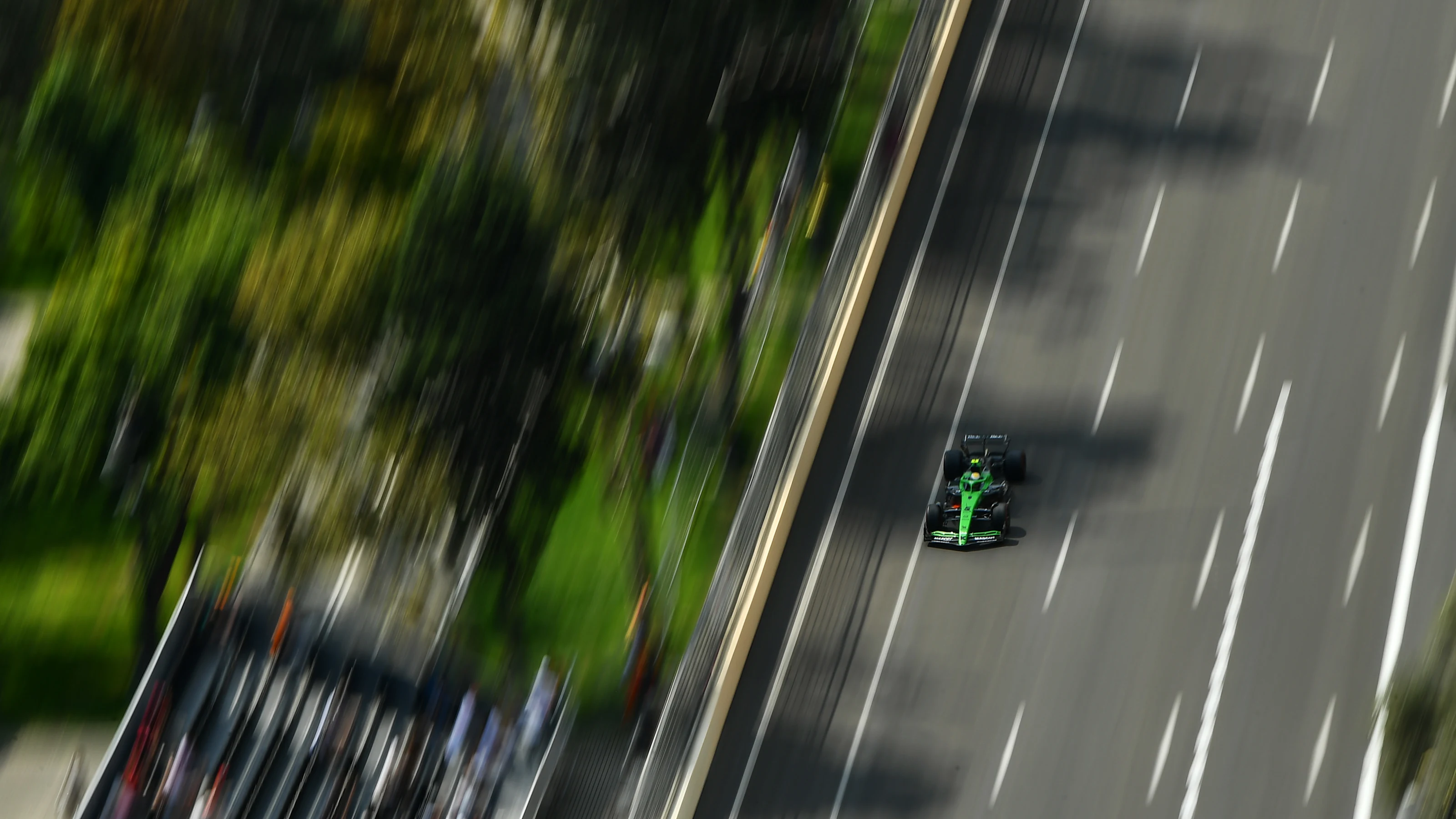 BAKU, AZERBAIJAN - SEPTEMBER 19: Gabriel Bortoleto of Brazil driving the (5) Kick Sauber C45