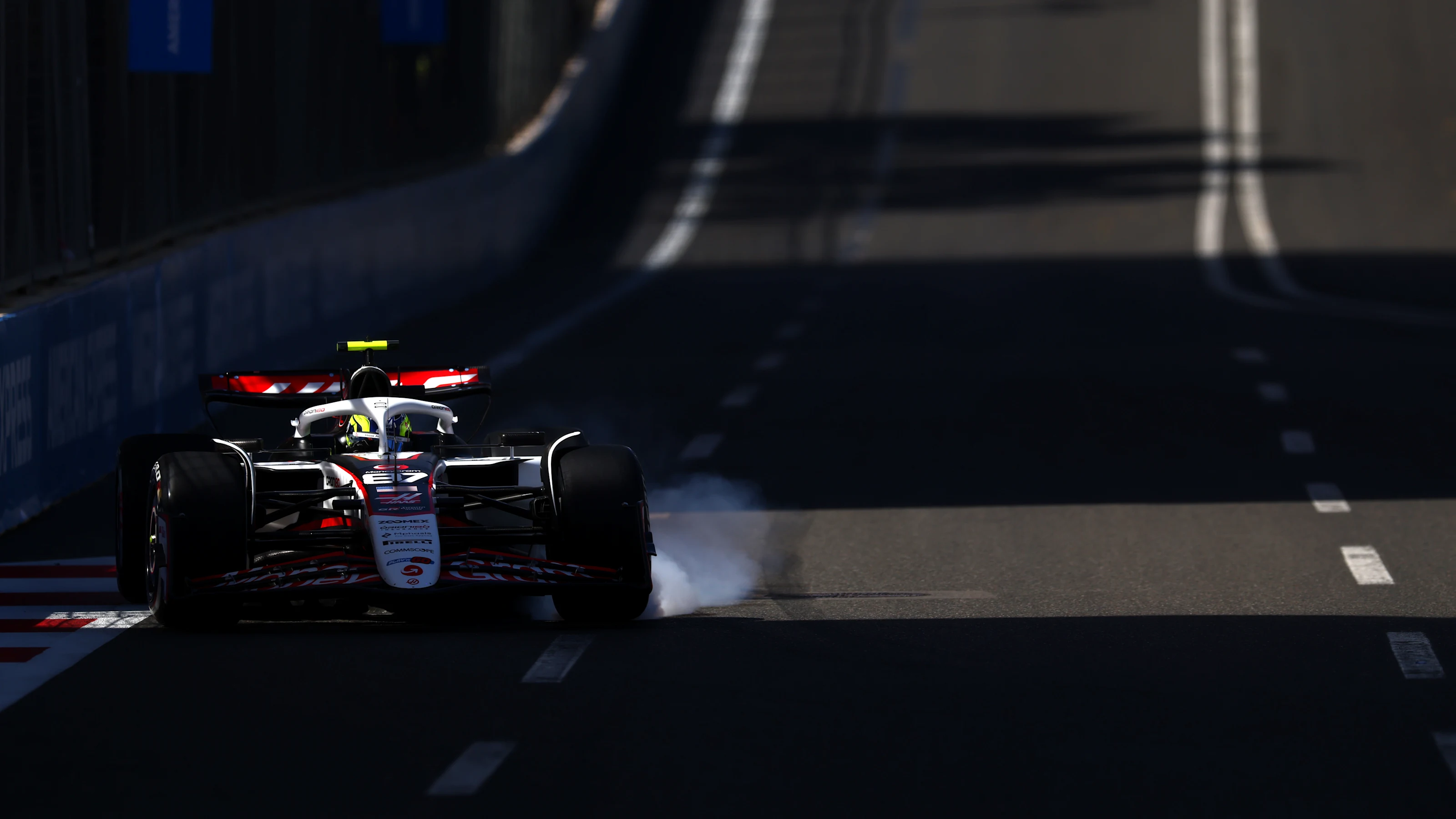 BAKU, AZERBAIJAN - SEPTEMBER 20: Oliver Bearman of Great Britain driving the (87) Haas F1 VF-25